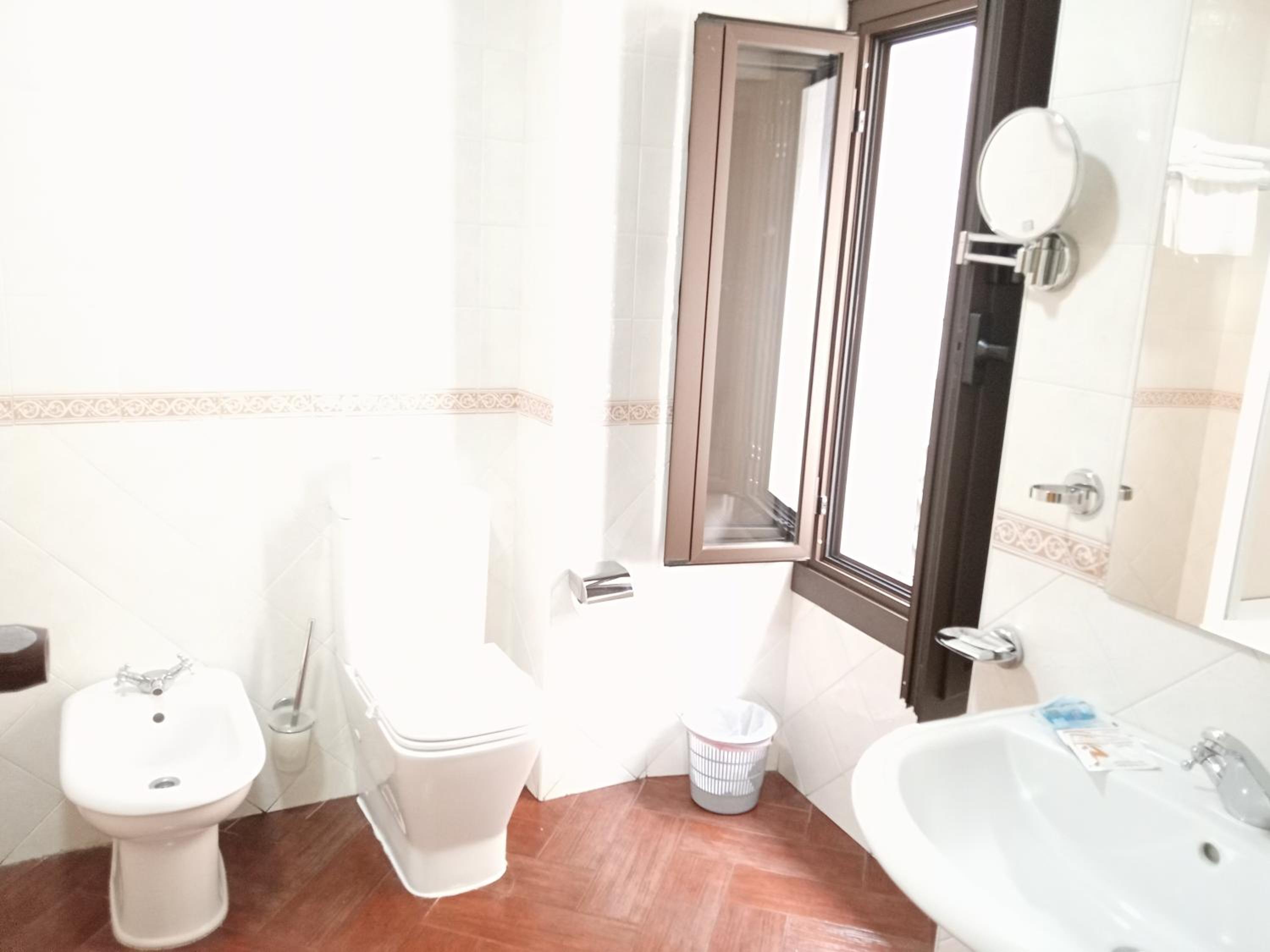 Double Room with Extra Bed - Photo 4
