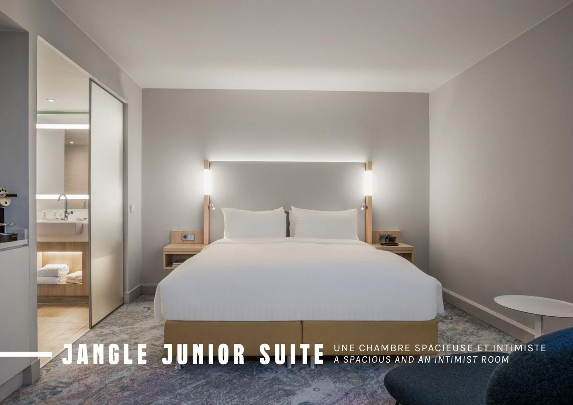 Junior King Suite with Sofa Bed - Free Airport Shuttle