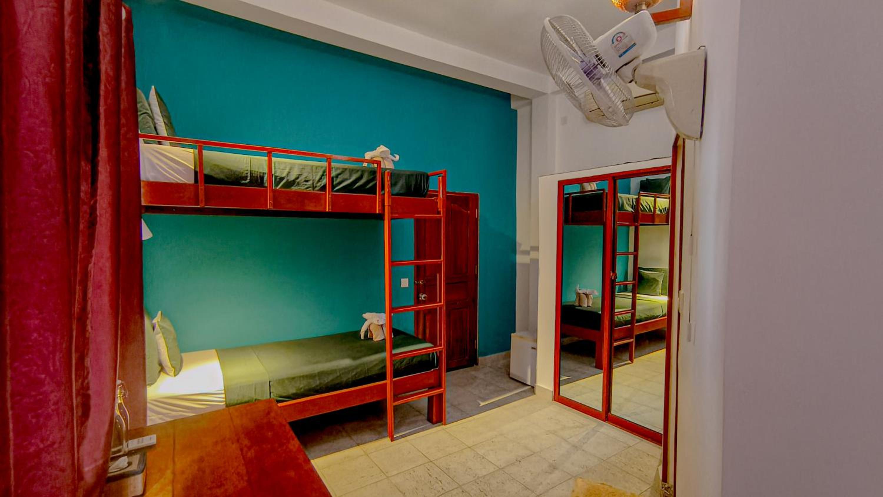 Family Room - Disability Access - Photo 2