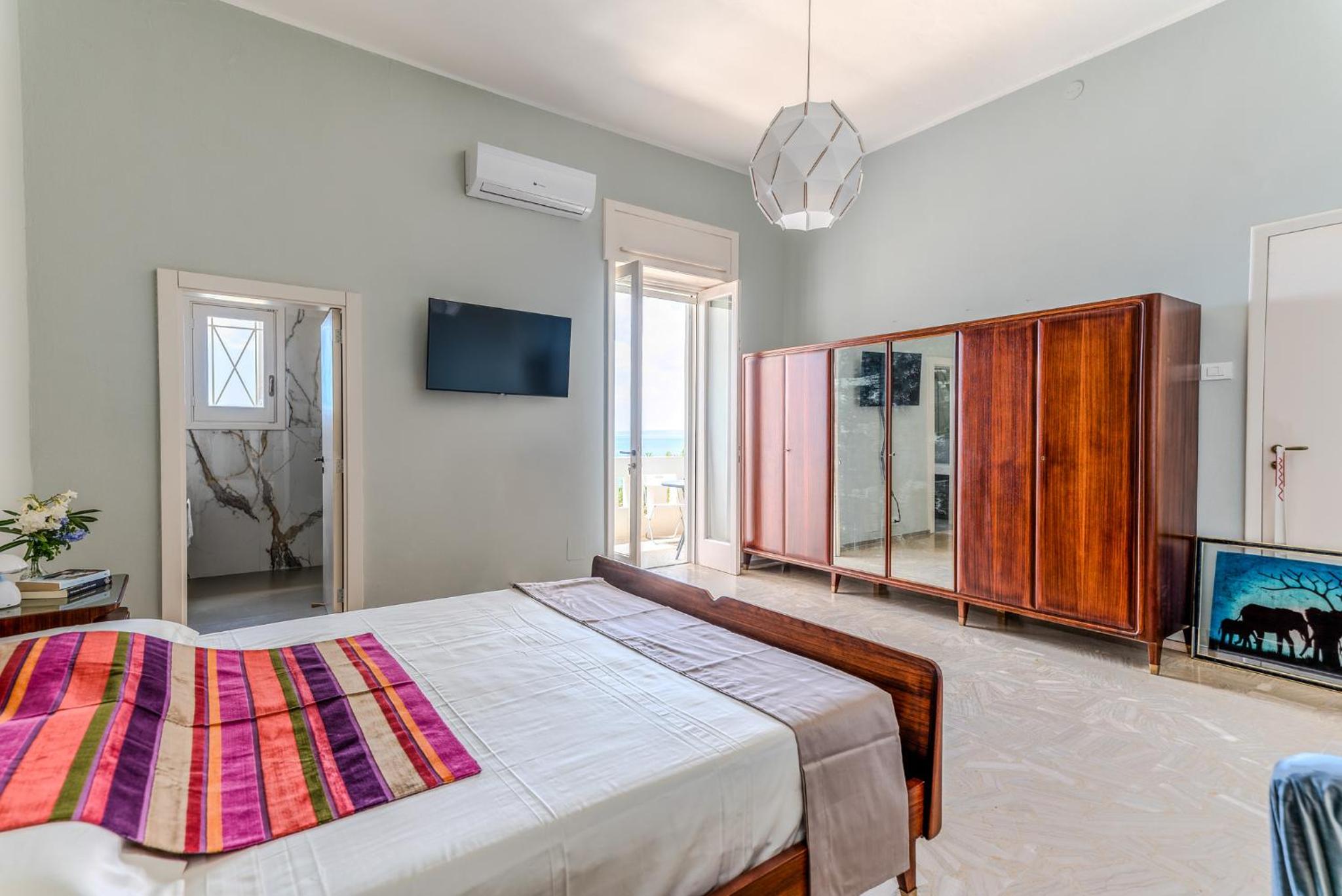 Two-Bedroom Family Apartment with Garden, Terrace and Sea View photo 1