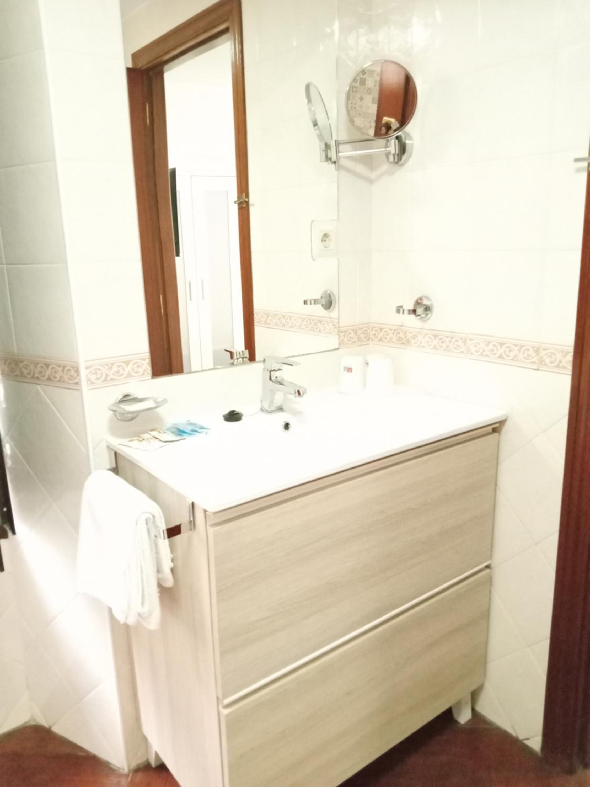 Double Room with Extra Bed - Photo 11