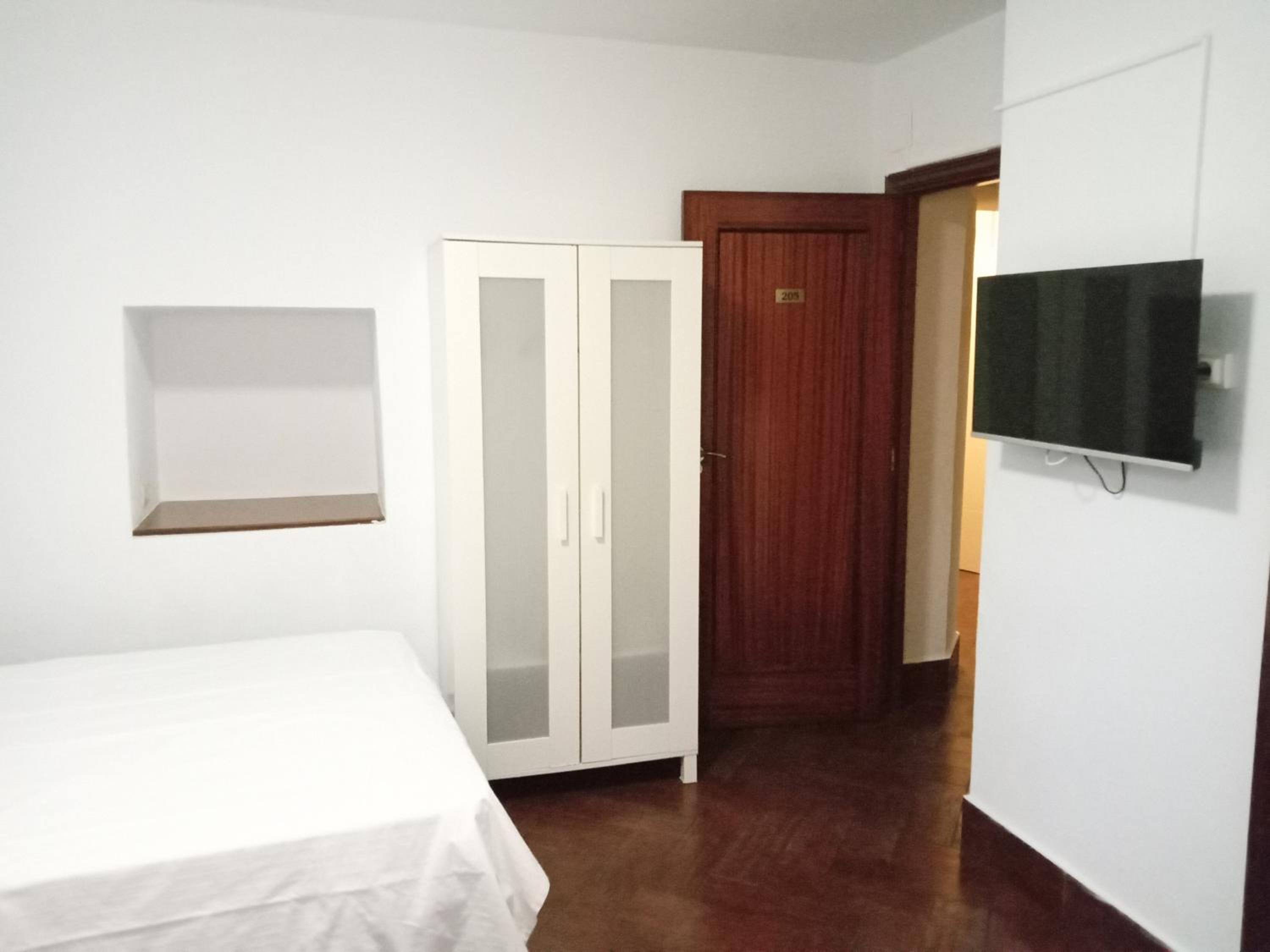 Double Room with Extra Bed - Photo 16
