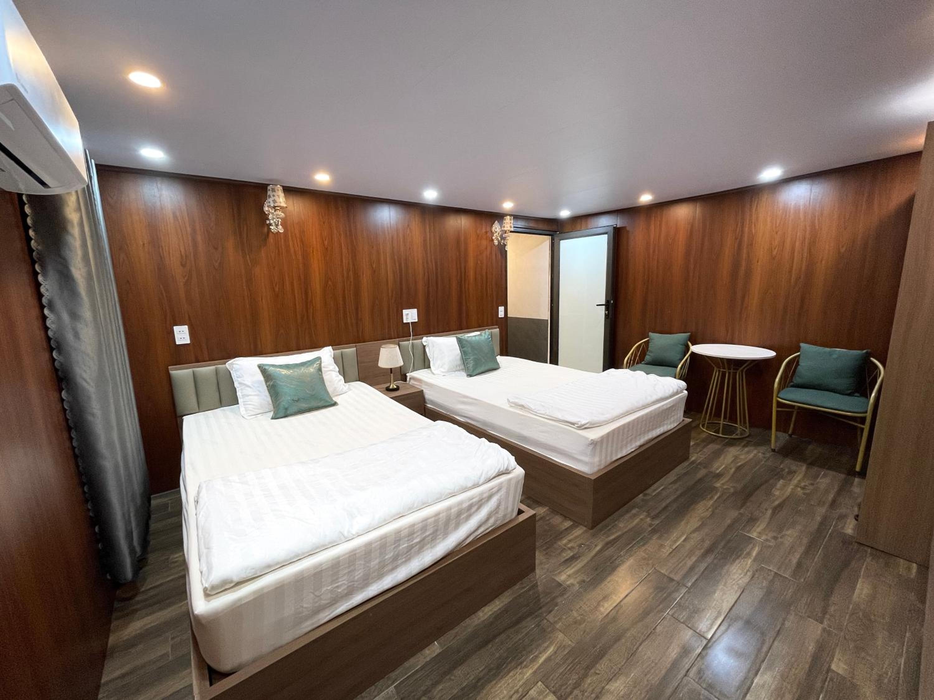 Double or Twin Room with Shared Bathroom photo 1