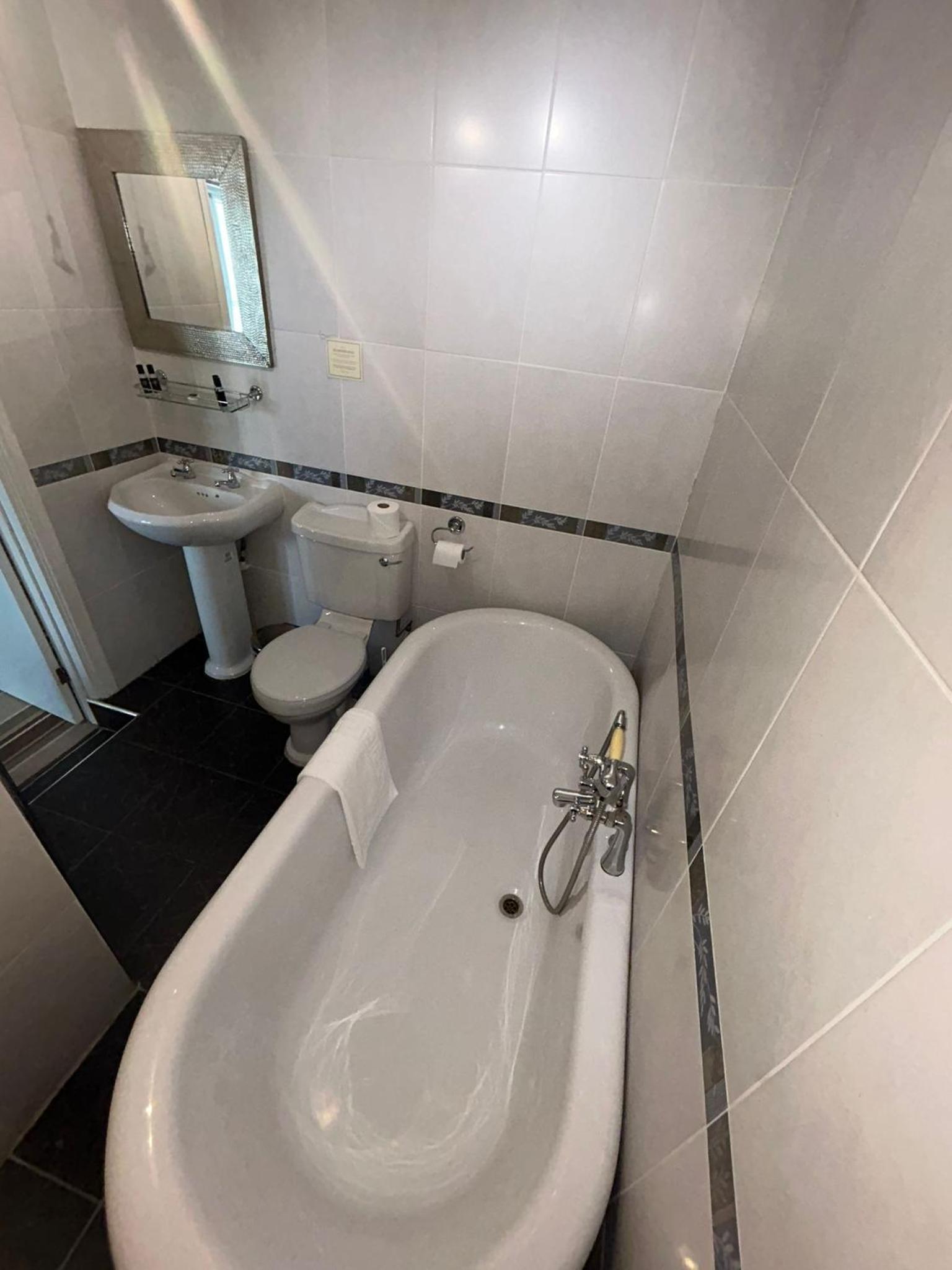 Standard Double Room - Photo 3