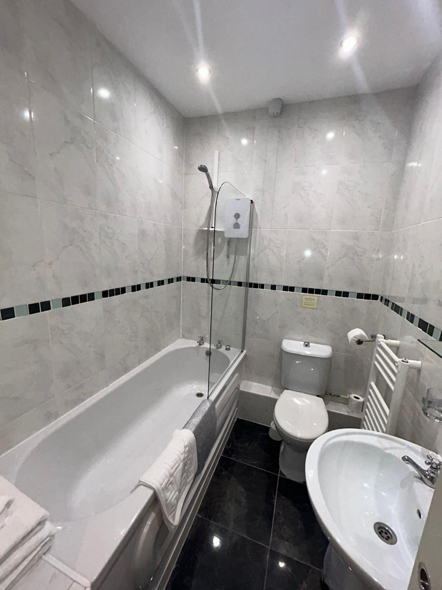Standard Double Room - Photo 6
