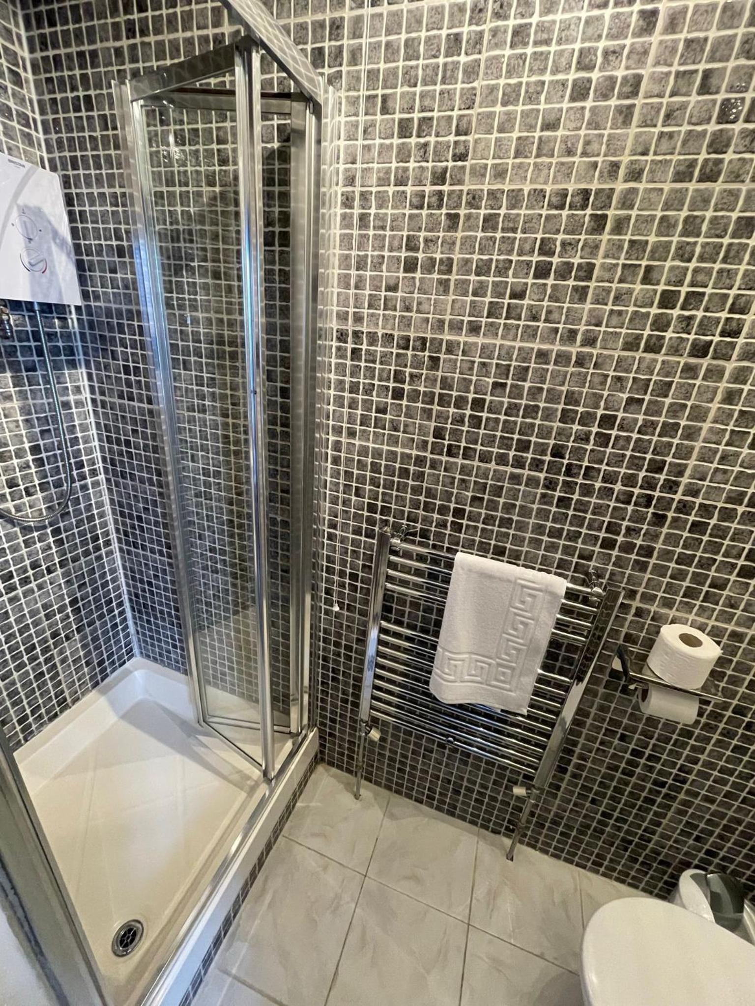 Standard Double Room - Photo 8