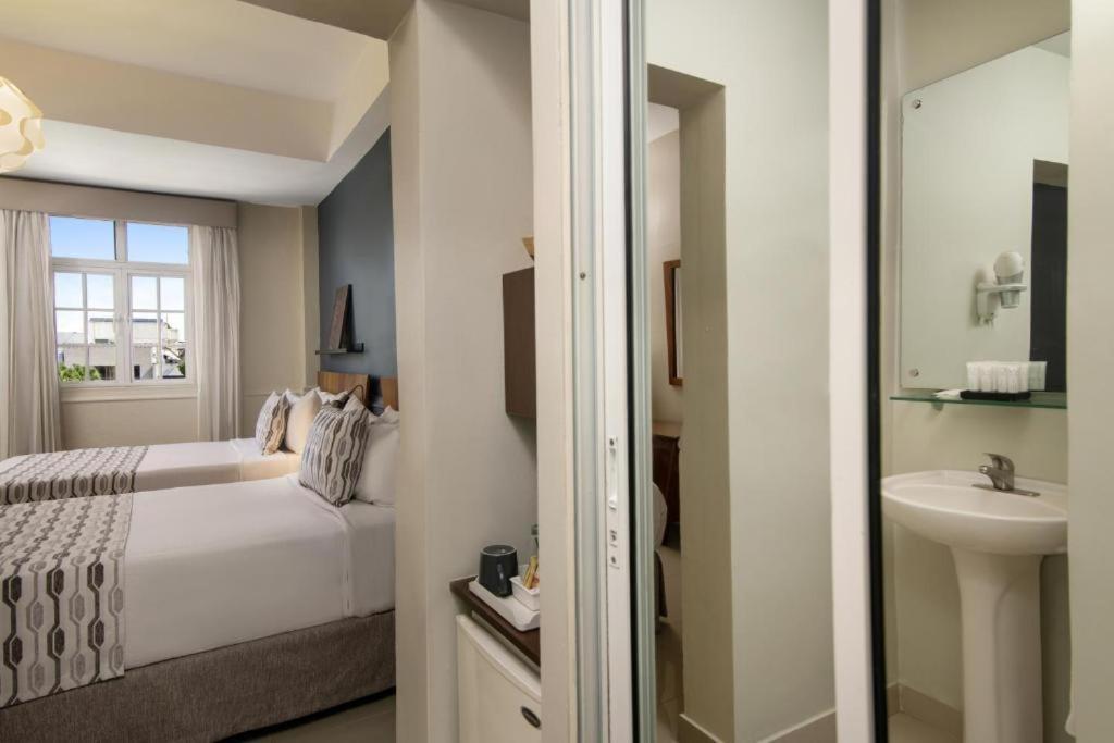 Executive Room - Photo 2