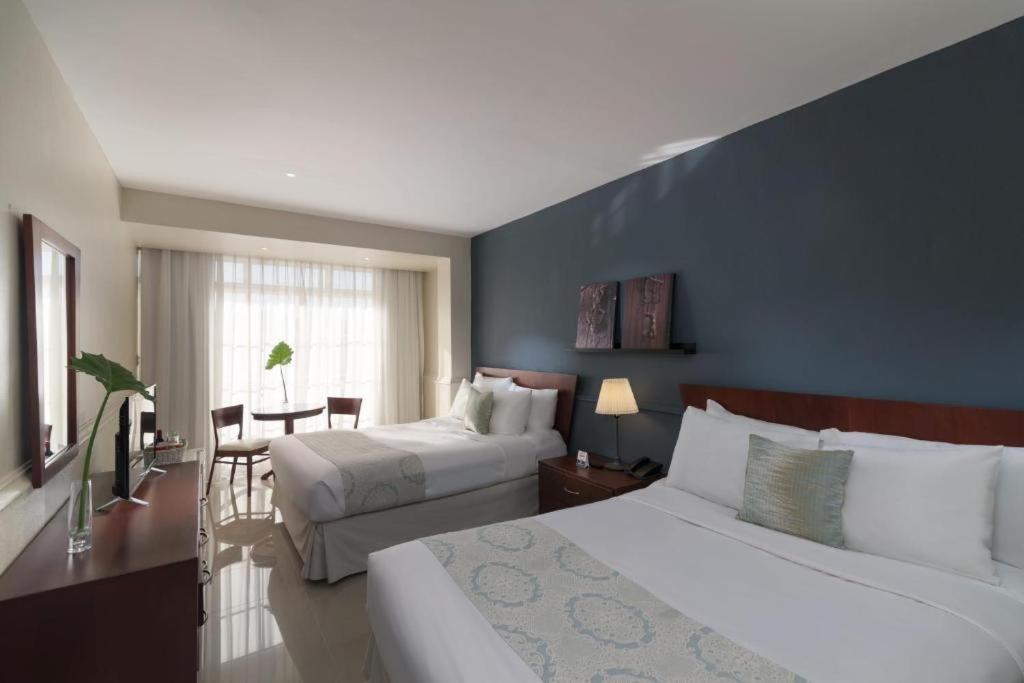 Royal Room - Photo 1