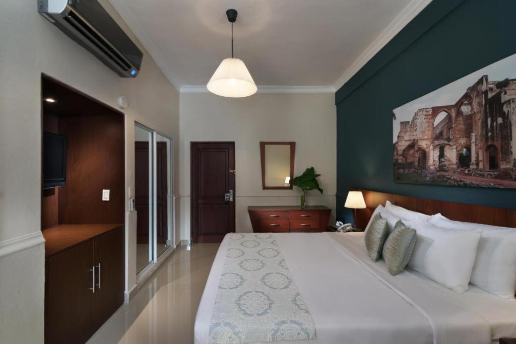 Royal Room - Photo 8