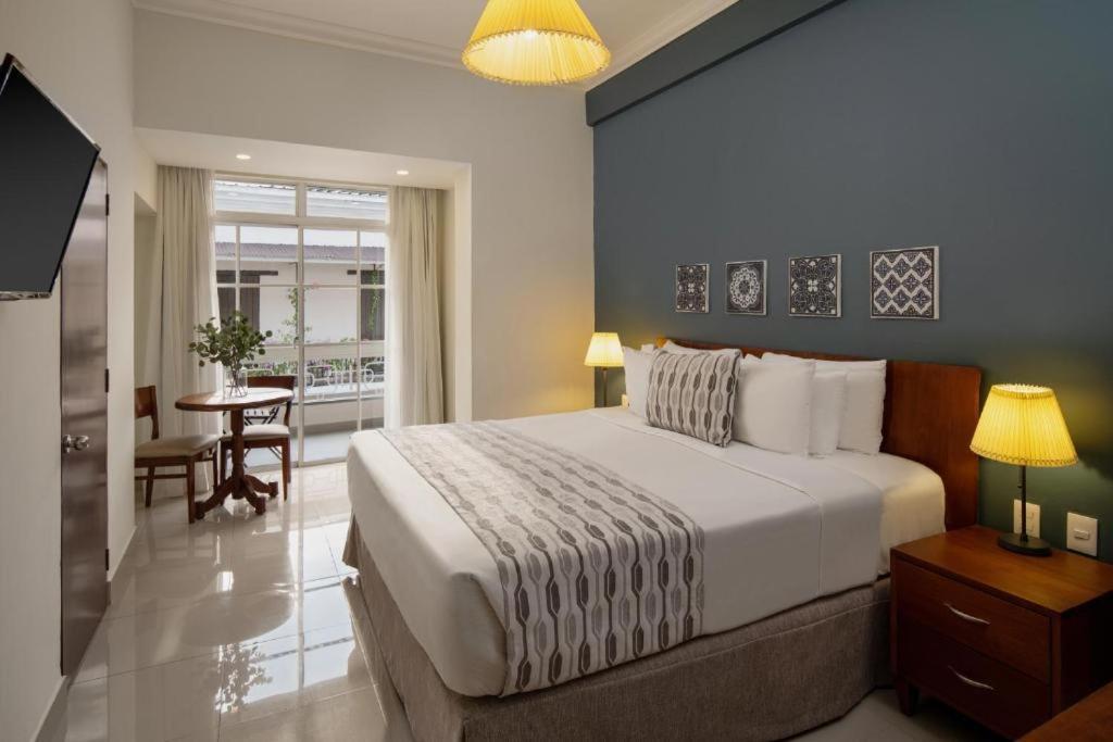 Royal Room - Photo 5