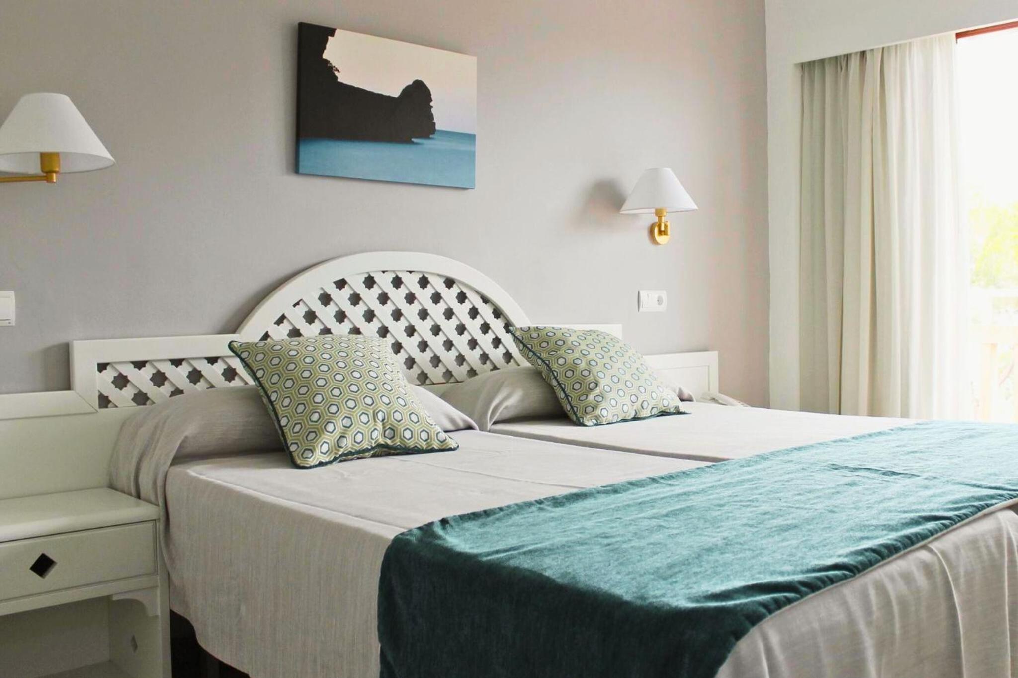 Double Room (2 Adults + 1 Child )