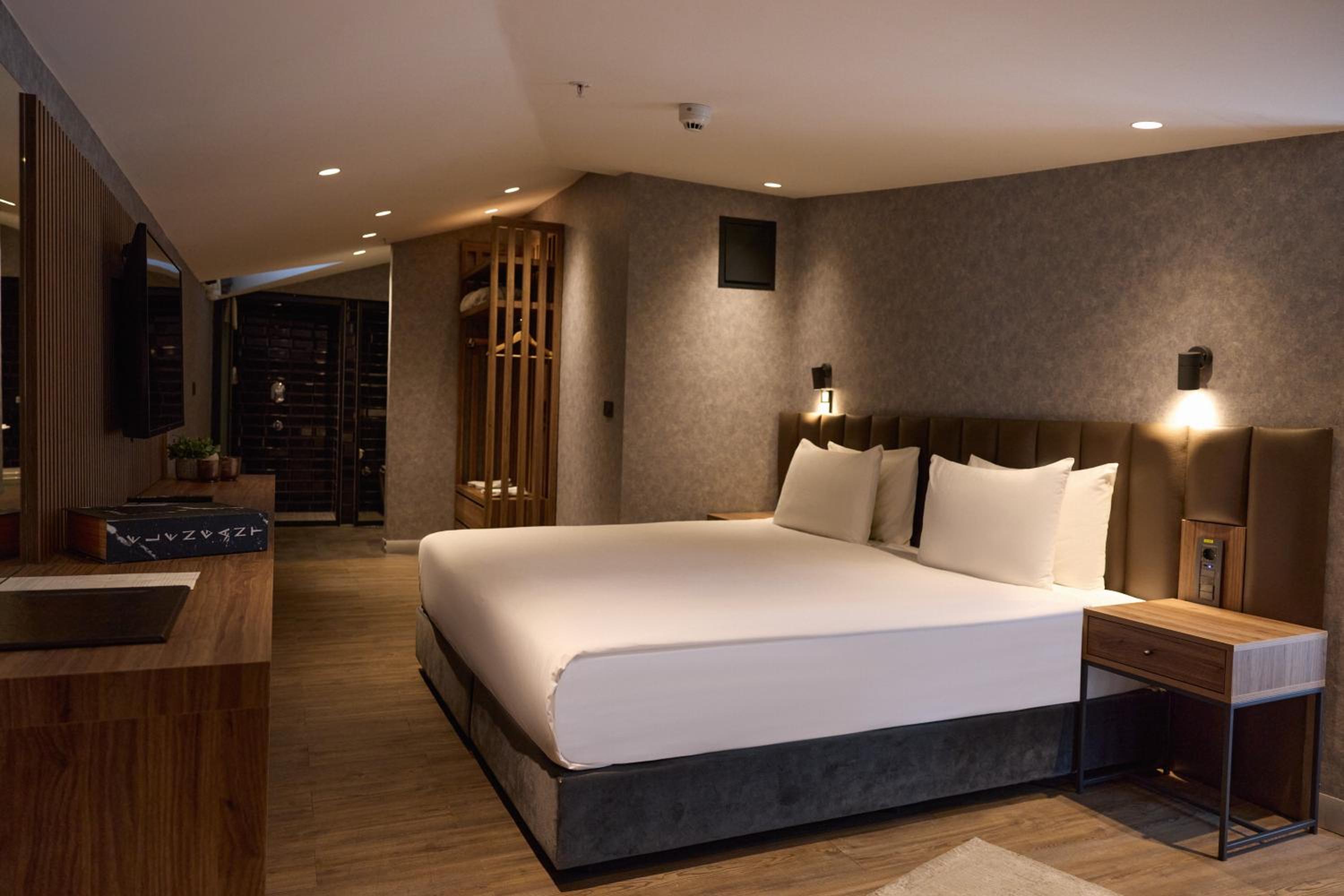 Suite with City View photo 3