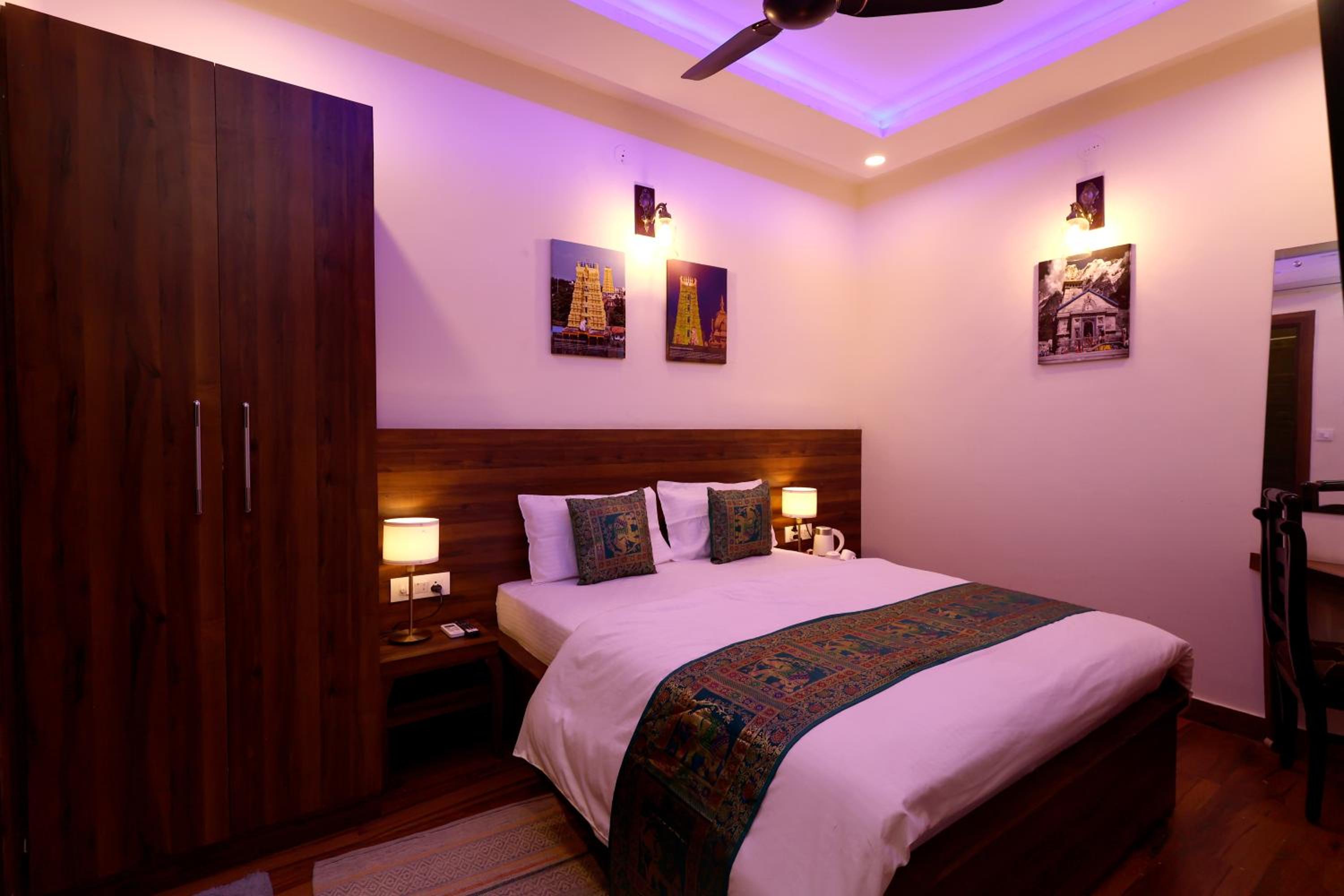 Deluxe Queen Room
