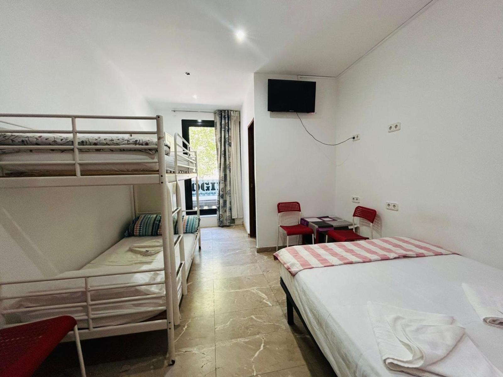 Habitación Cuádruple con Baño Privado