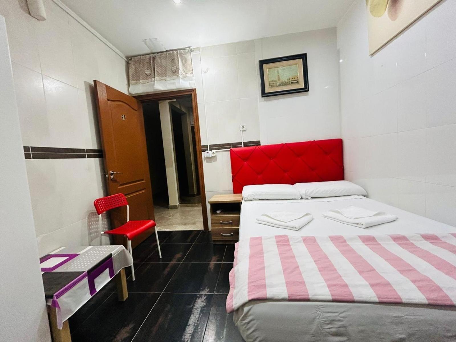 Quadruple Room with Private Bathroom photo 2