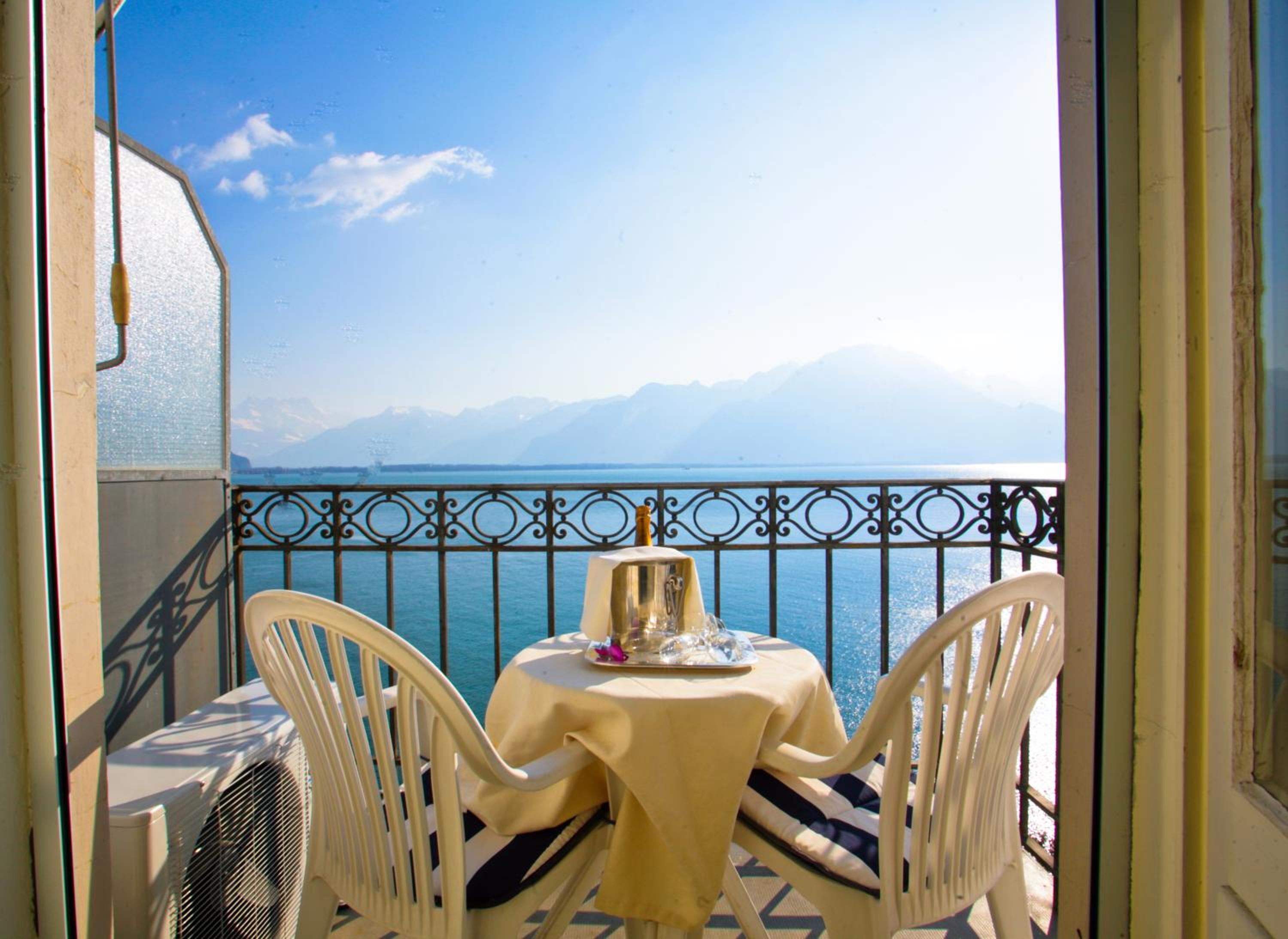 Standard Double Room with Balcony and Lake View - Photo 4