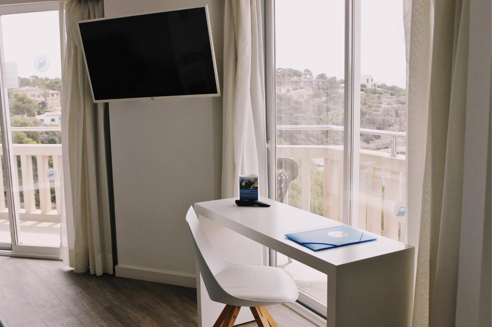 Junior Suite with Sea View (2 Adults + 2 Children)