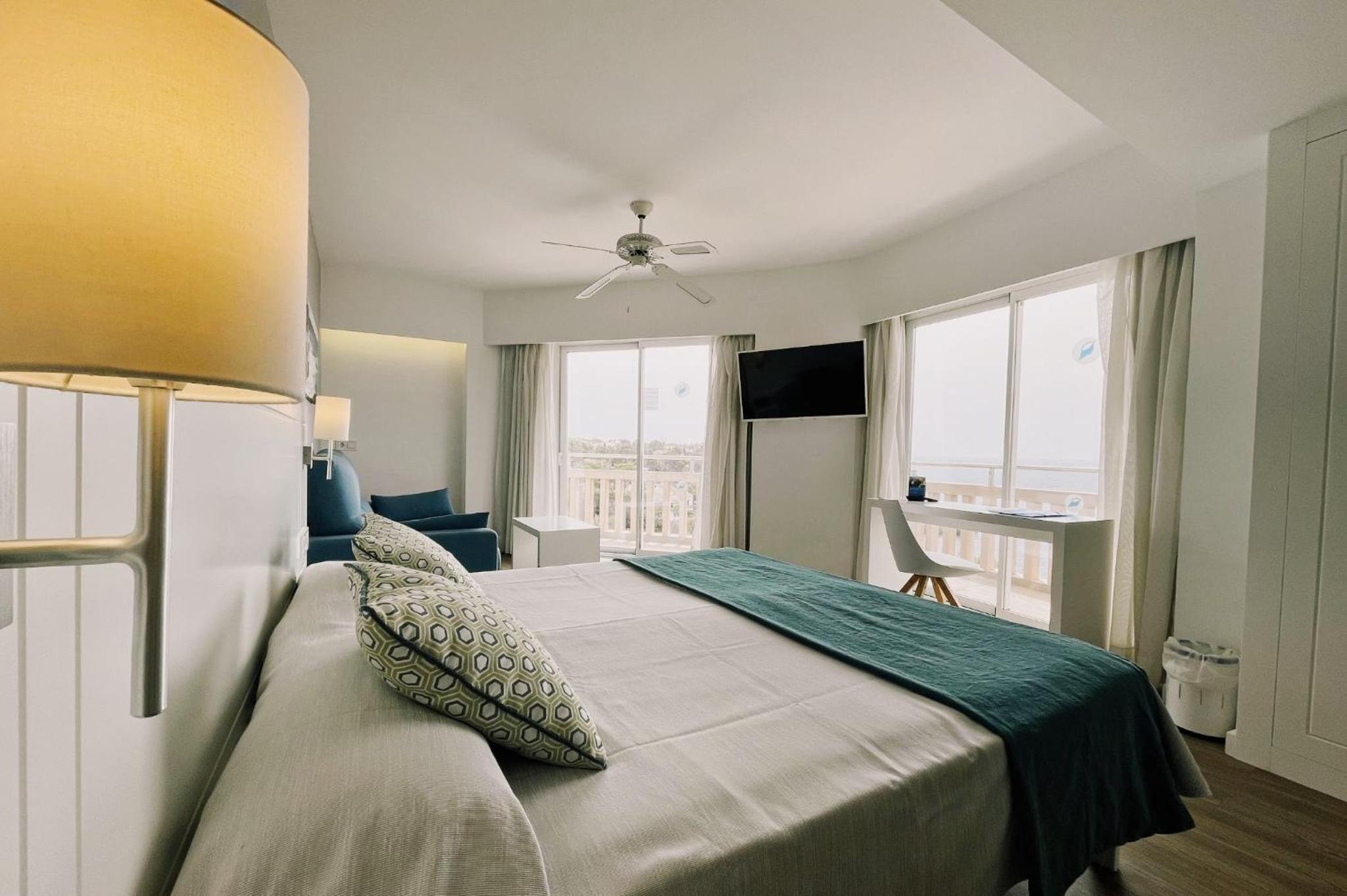 Junior Suite with Sea View (2 Adults + 1 Child)