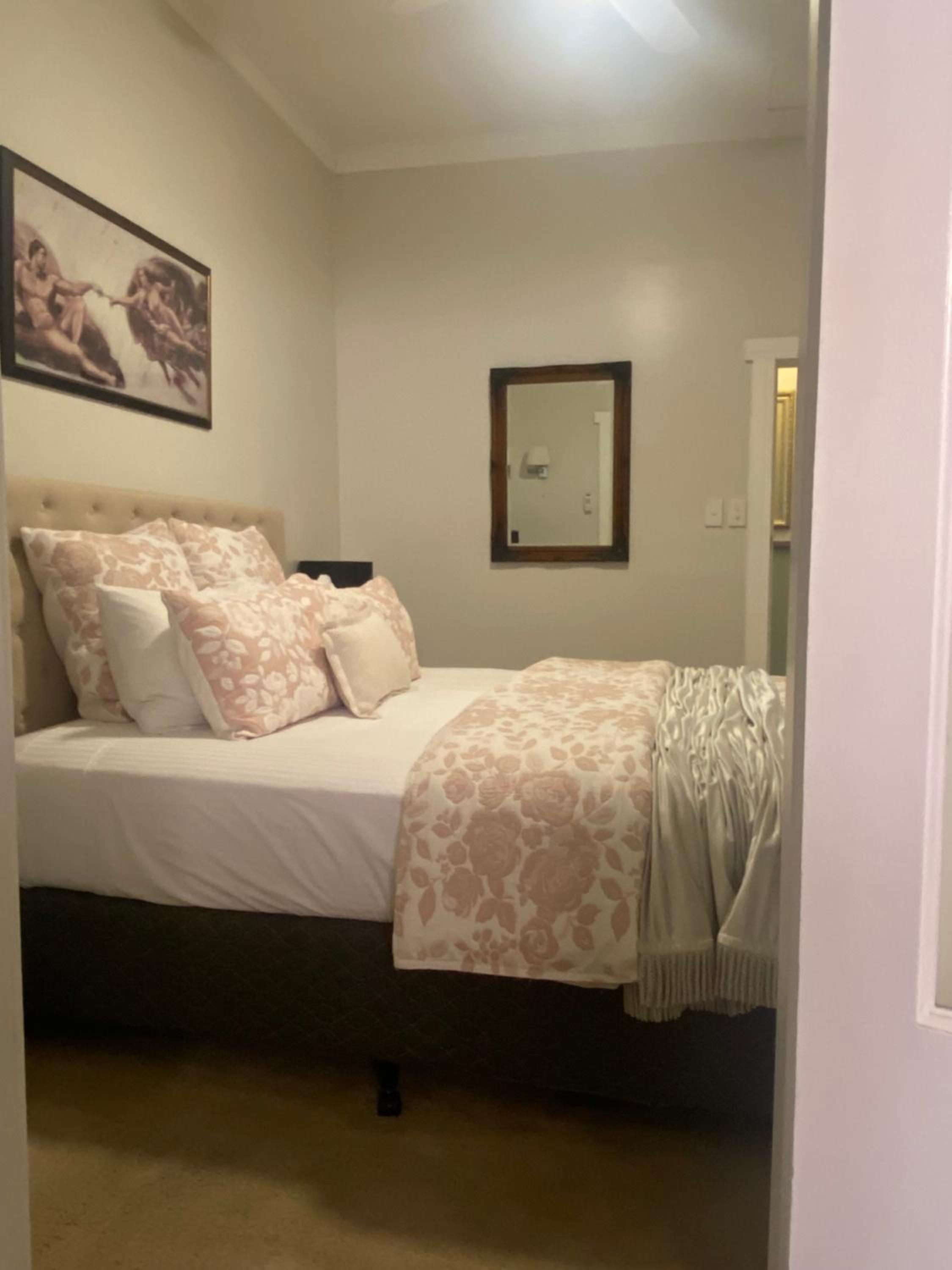 Superior King Suite photo 3
