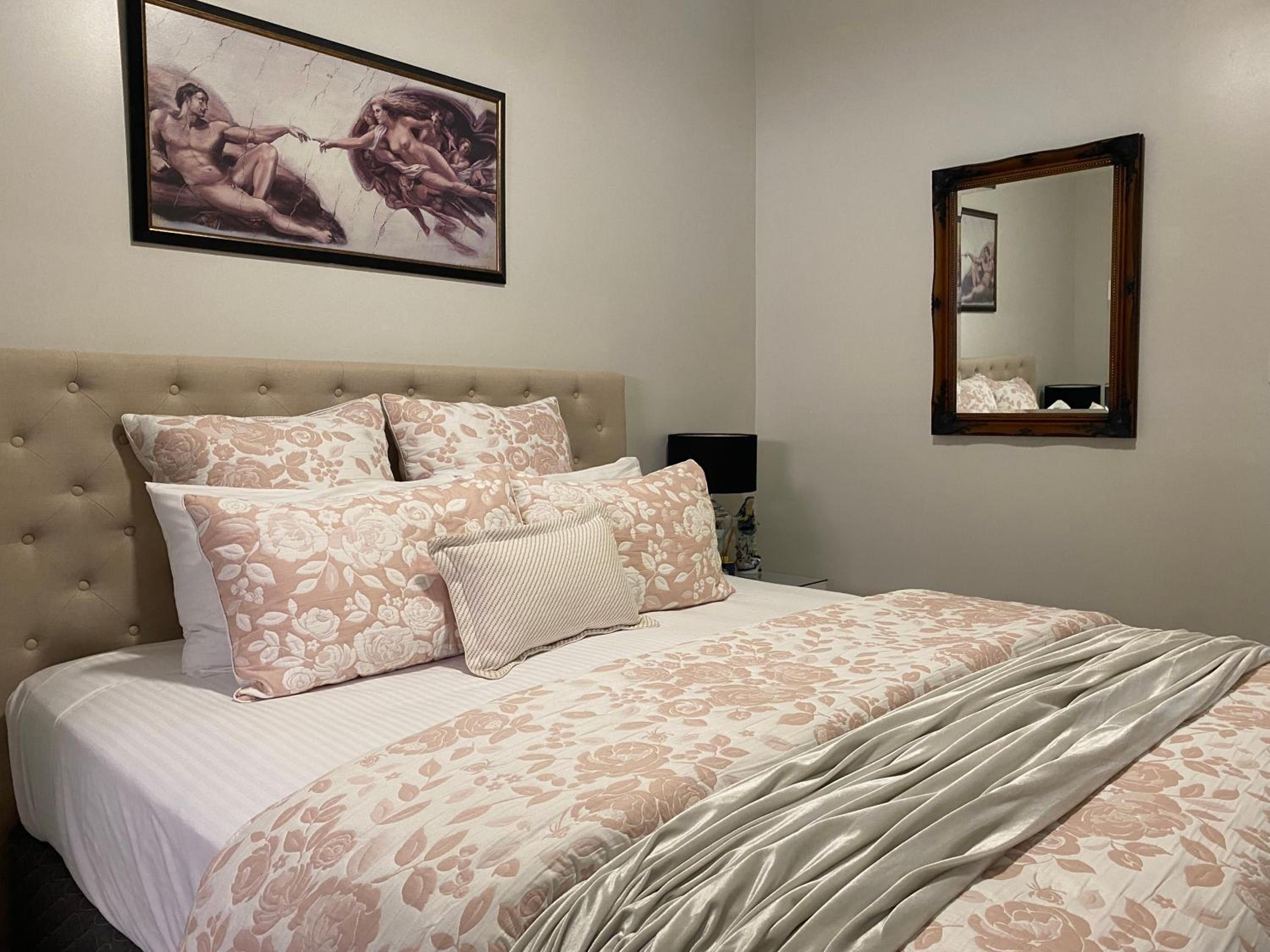 Superior King Suite photo 2