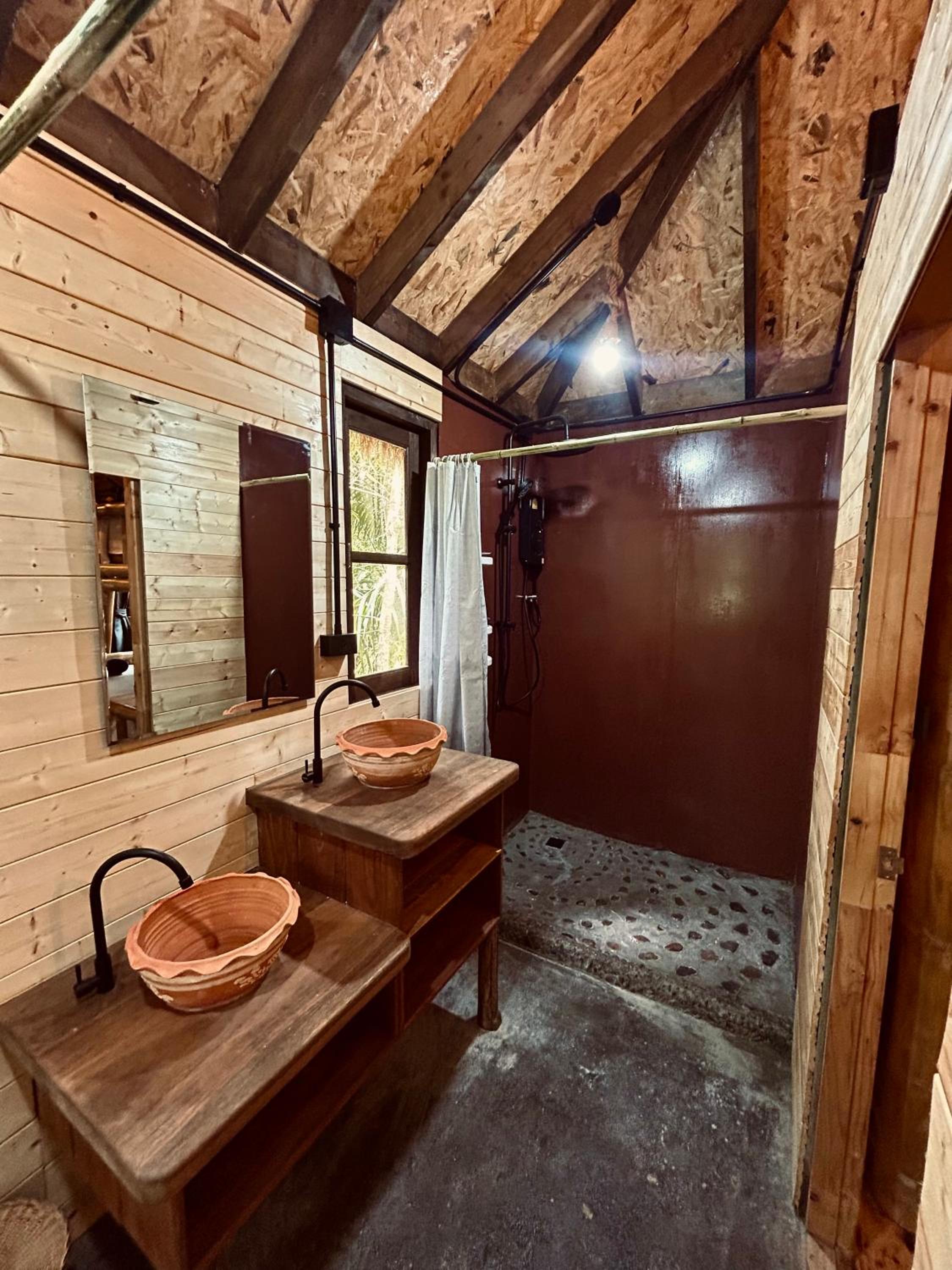 Family Suite with Balcony - Photo 6