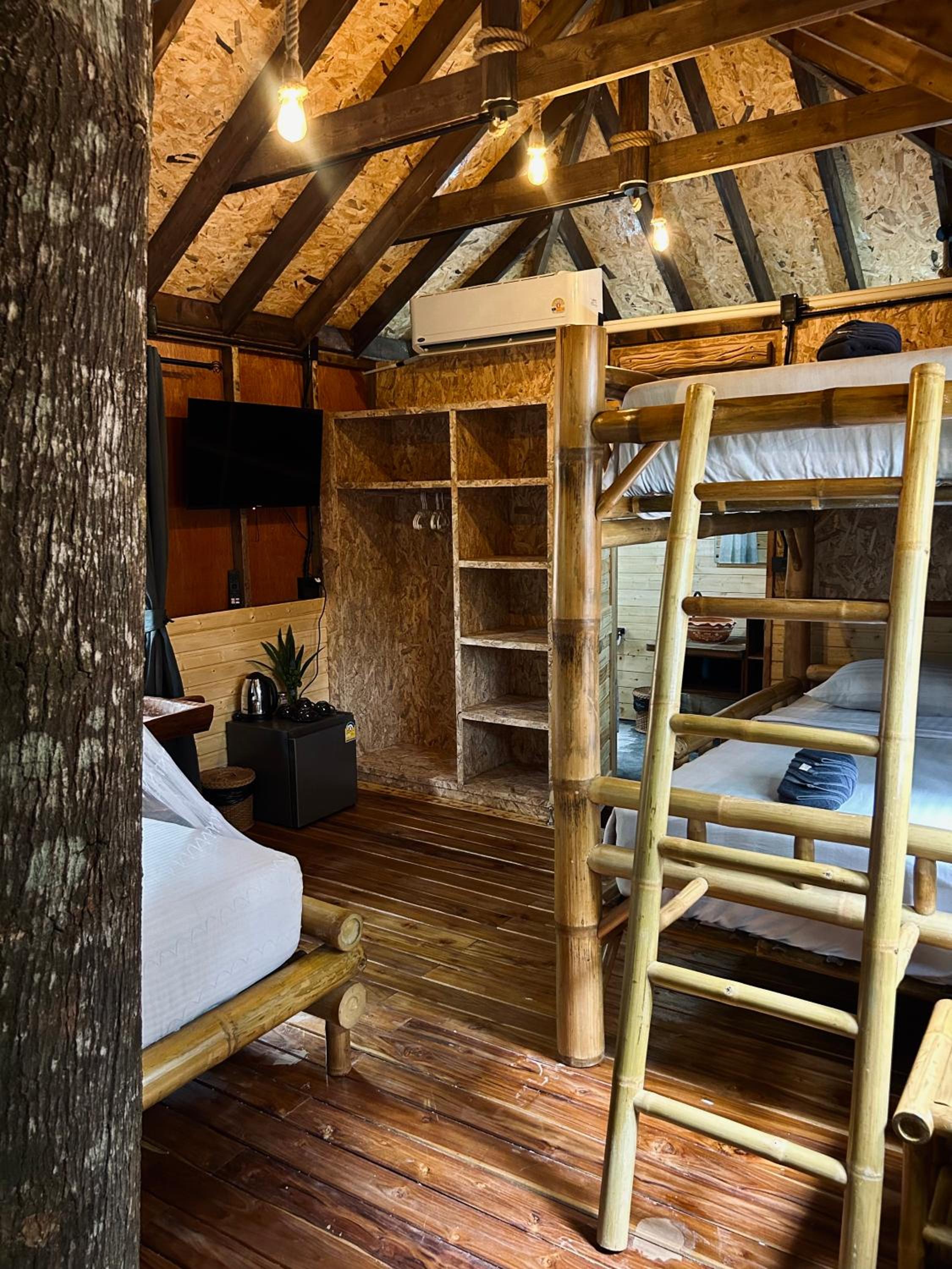 Family Suite with Balcony - Photo 5
