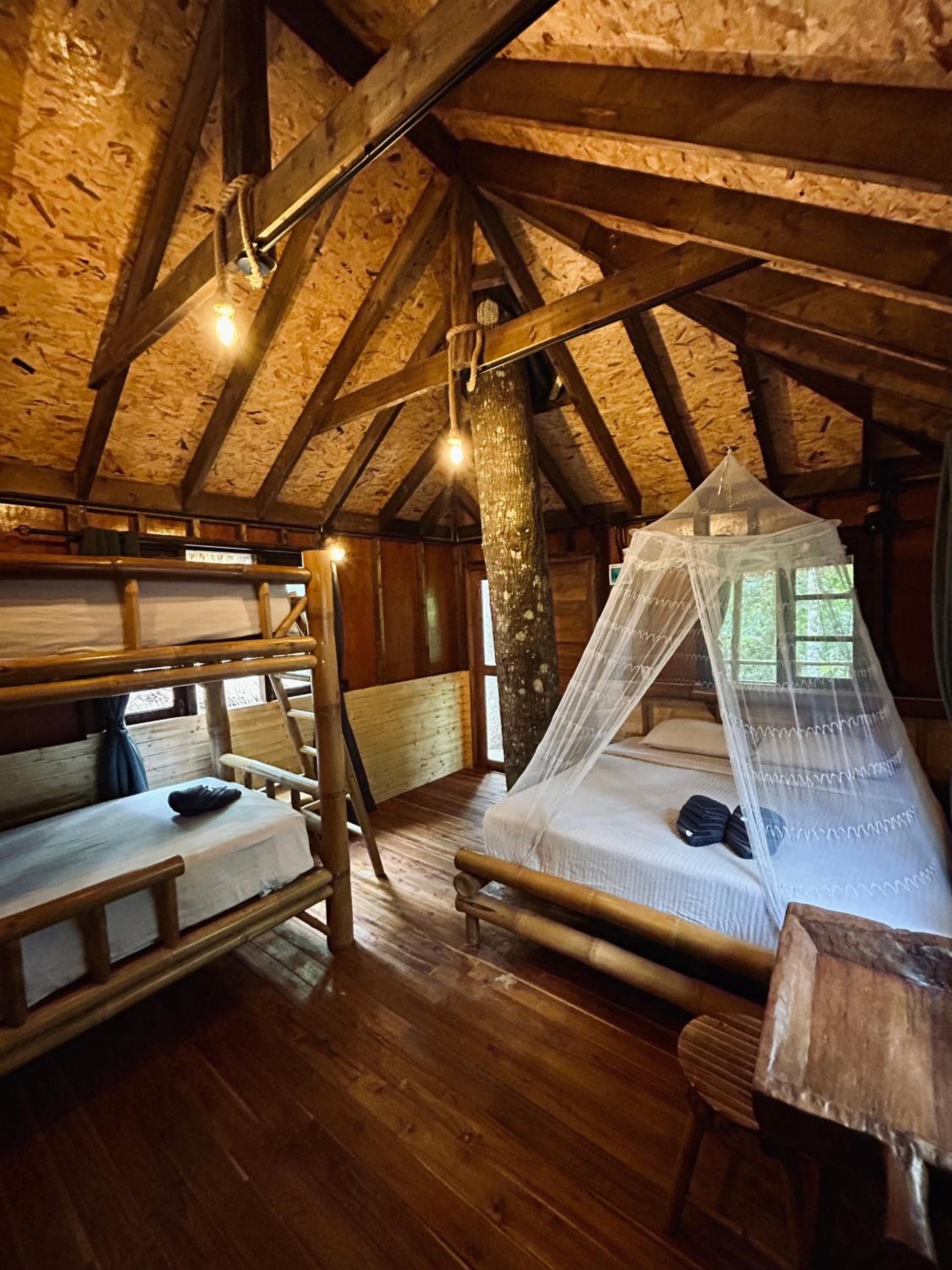 Family Suite with Balcony - Photo 4