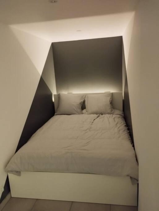 One-Bedroom Apartment photo 3