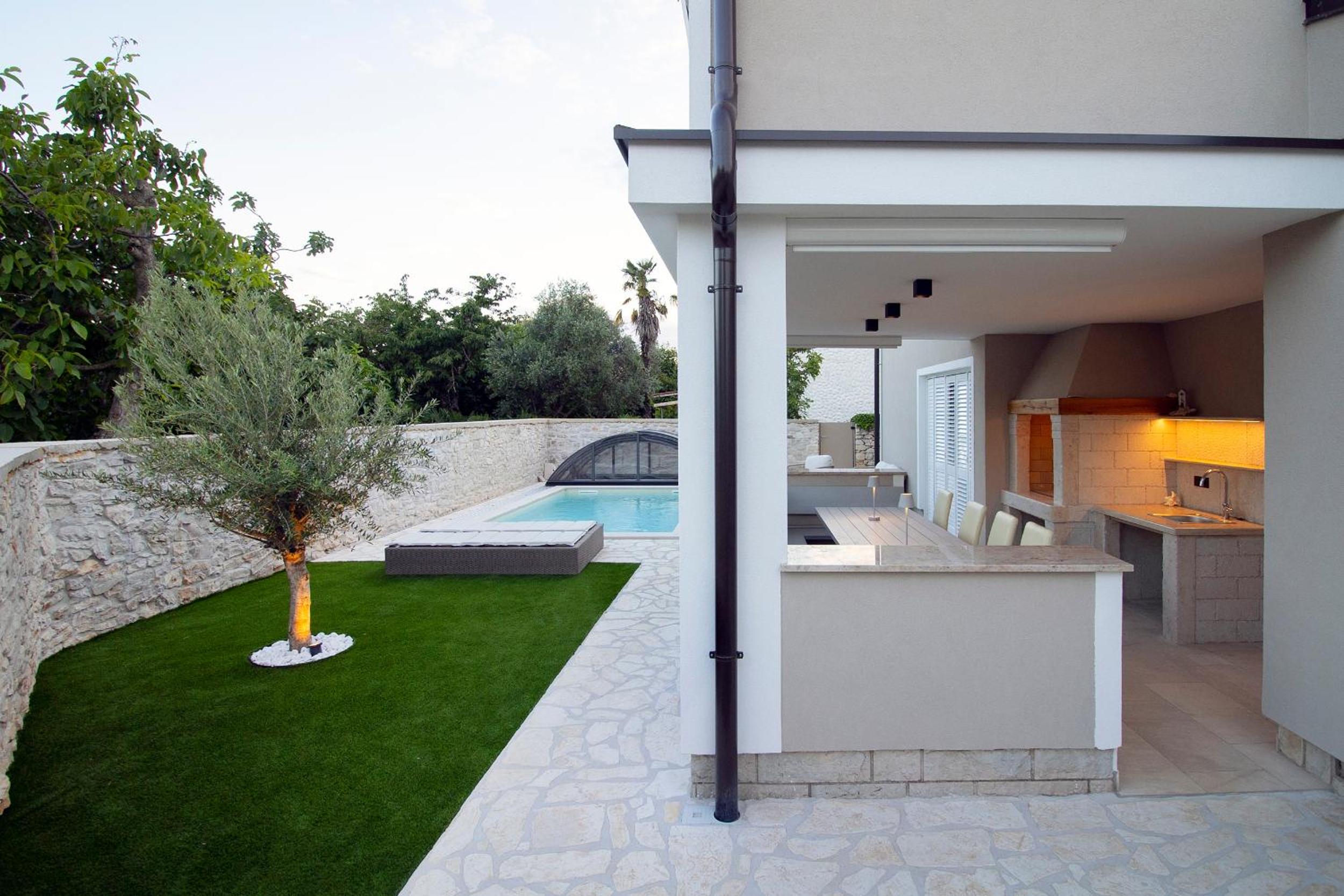 Villa photo 2
