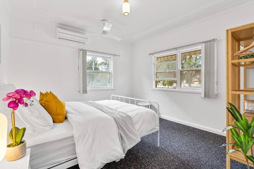 Six-Bedroom House photo 1