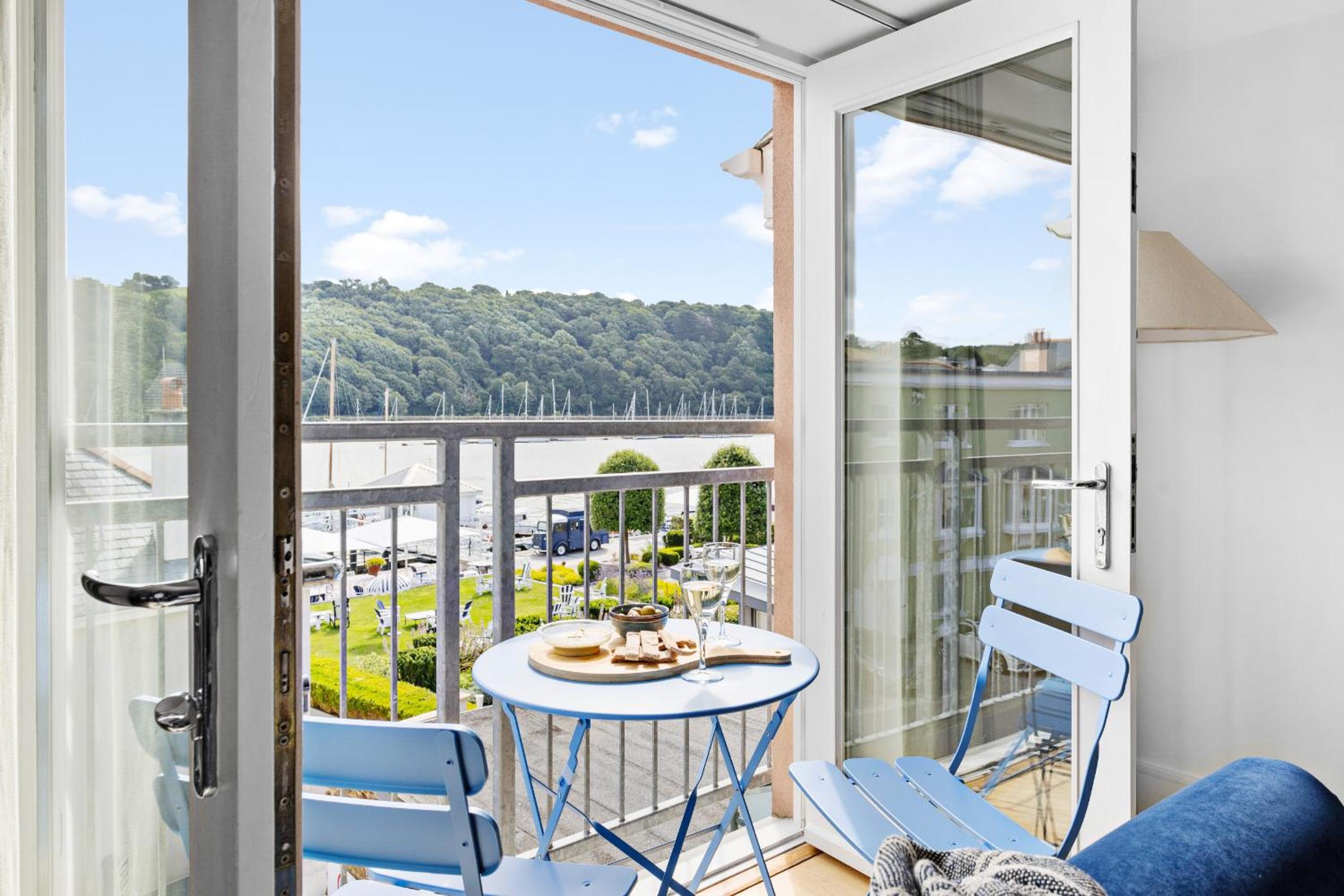 Two-Bedroom Apartment with Terrace and Sea View photo 2
