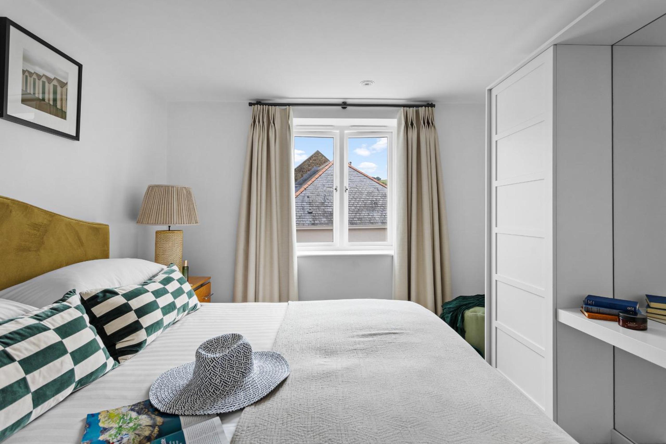 Two-Bedroom Apartment with Terrace and Sea View photo 3