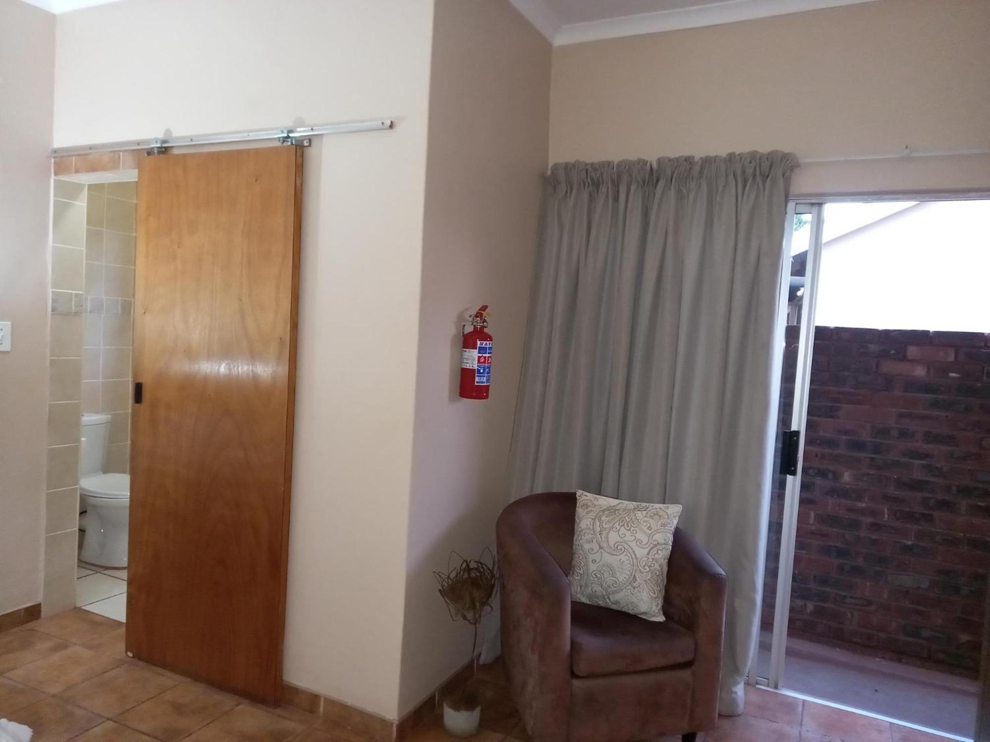 Deluxe Double Room with Shower - Photo 6