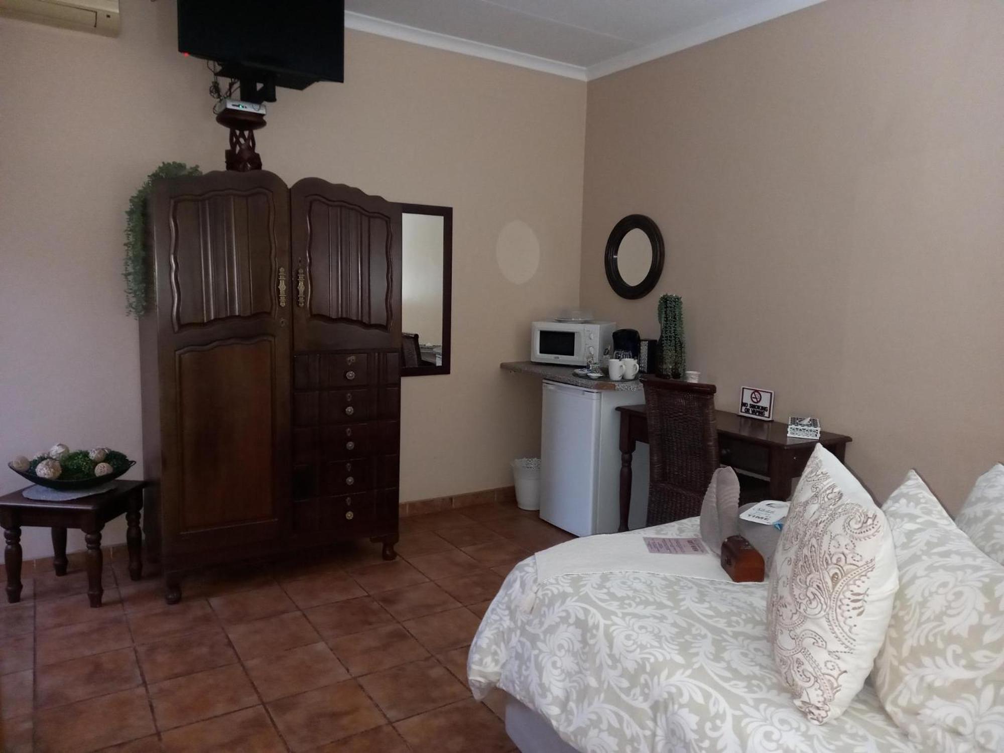 Deluxe Double Room with Shower - Photo 7