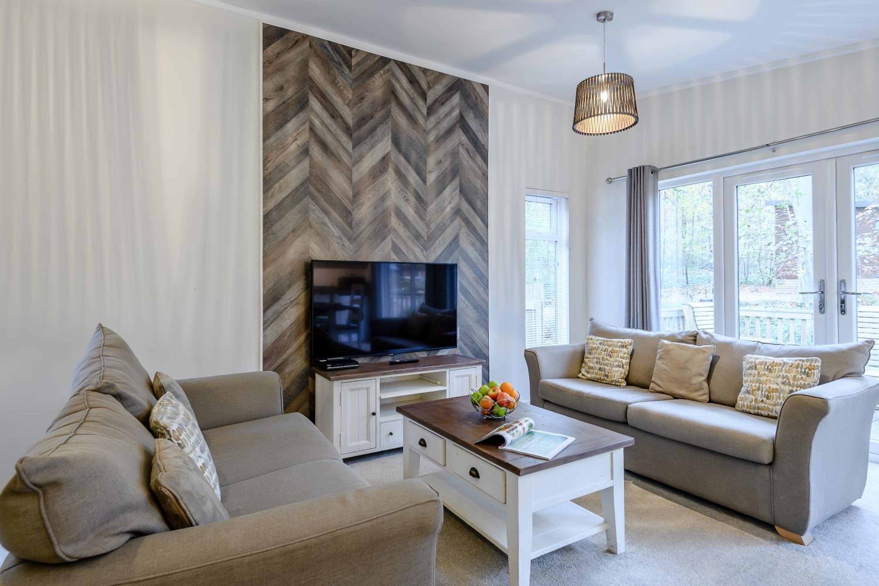 Lodge with Two Double and Four Single Beds