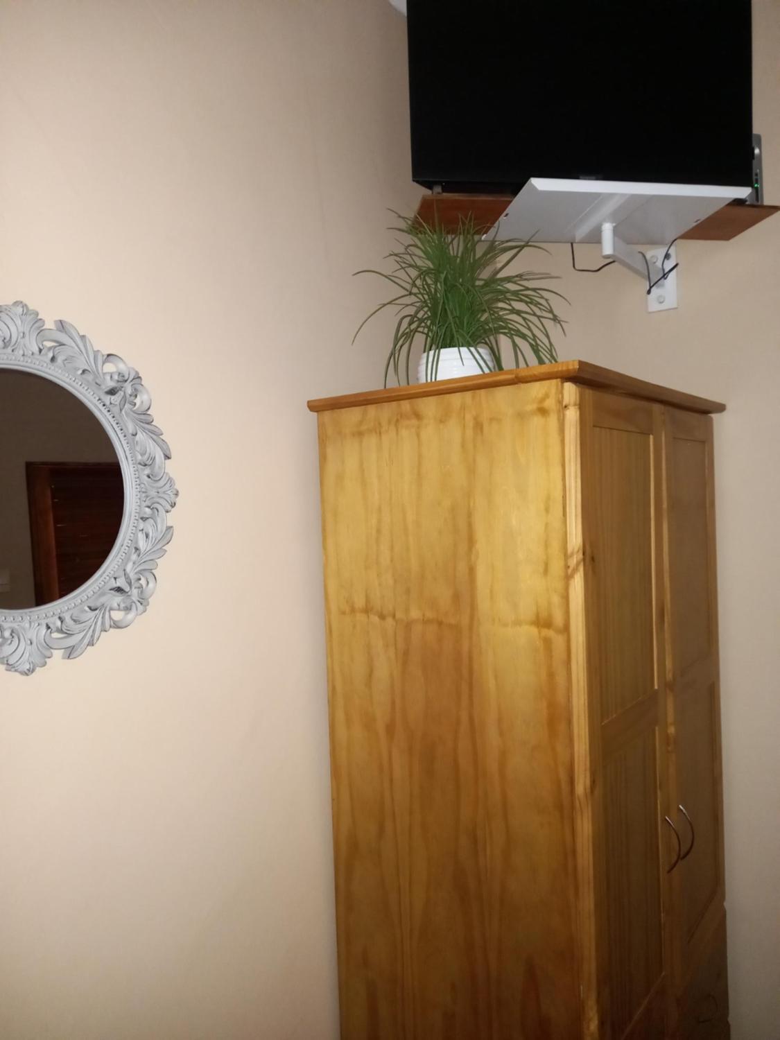 Deluxe Double Room with Shower - Photo 2