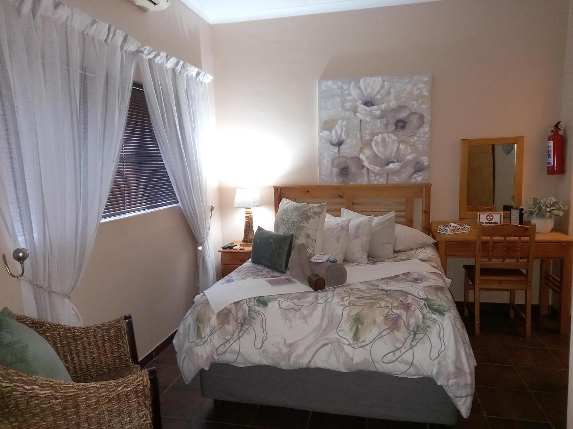 Deluxe Double Room with Shower - Photo 3