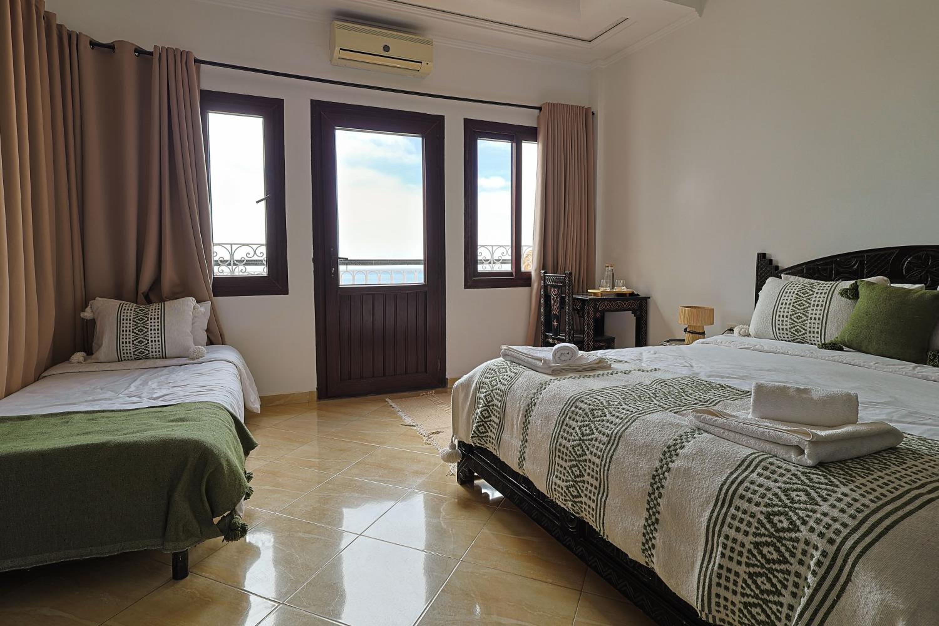 Double Room with Sea View - Photo 4