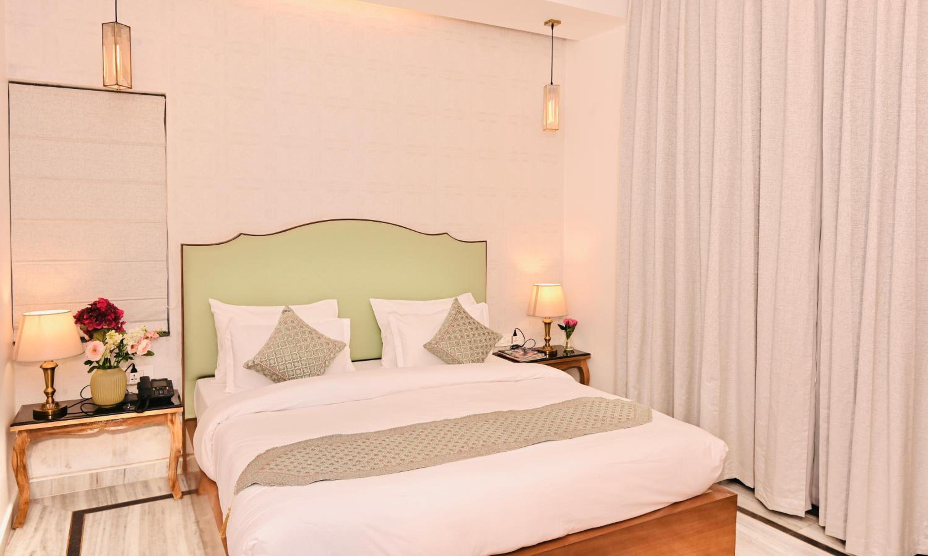 Deluxe Double Room with Balcony - Photo 3