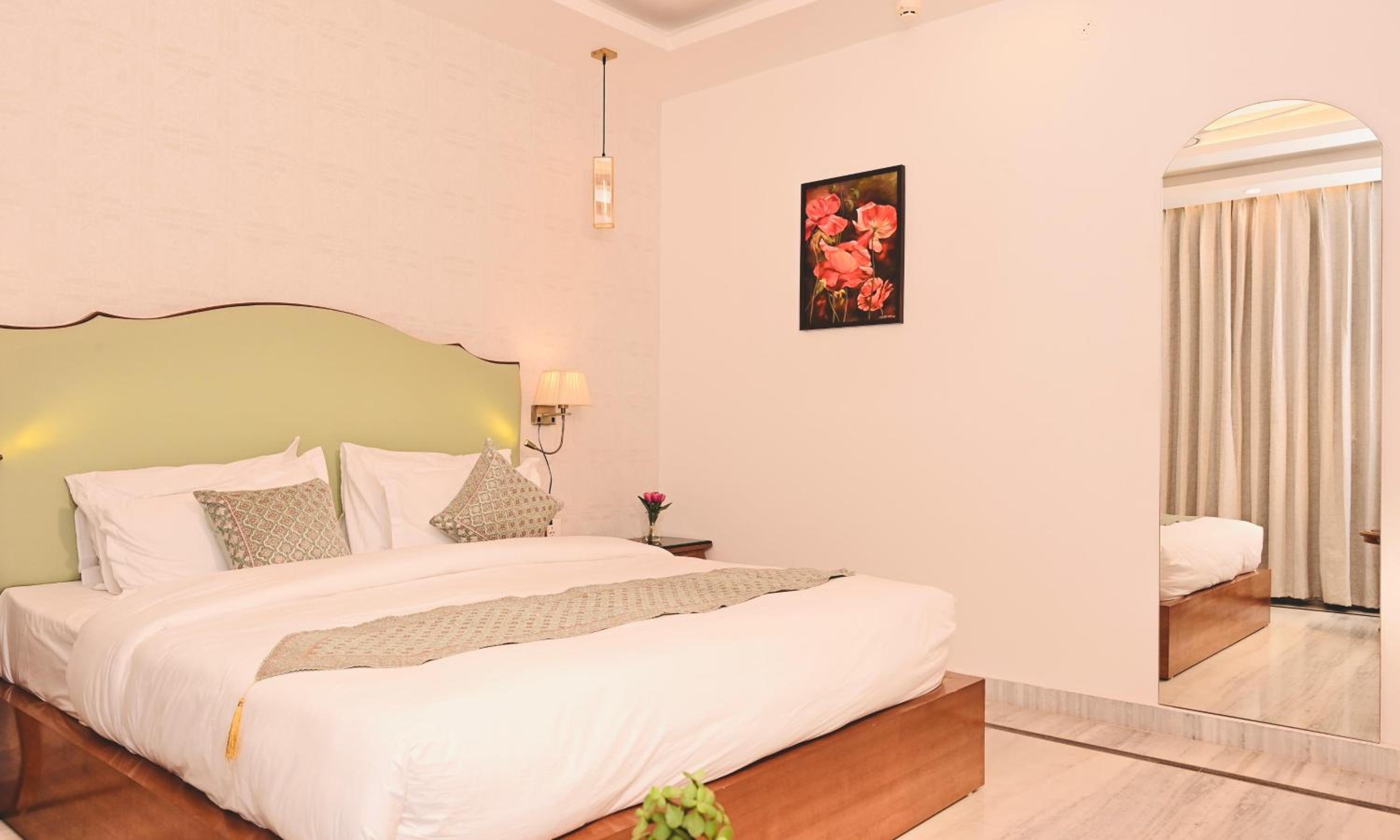King Suite with Balcony - Photo 1