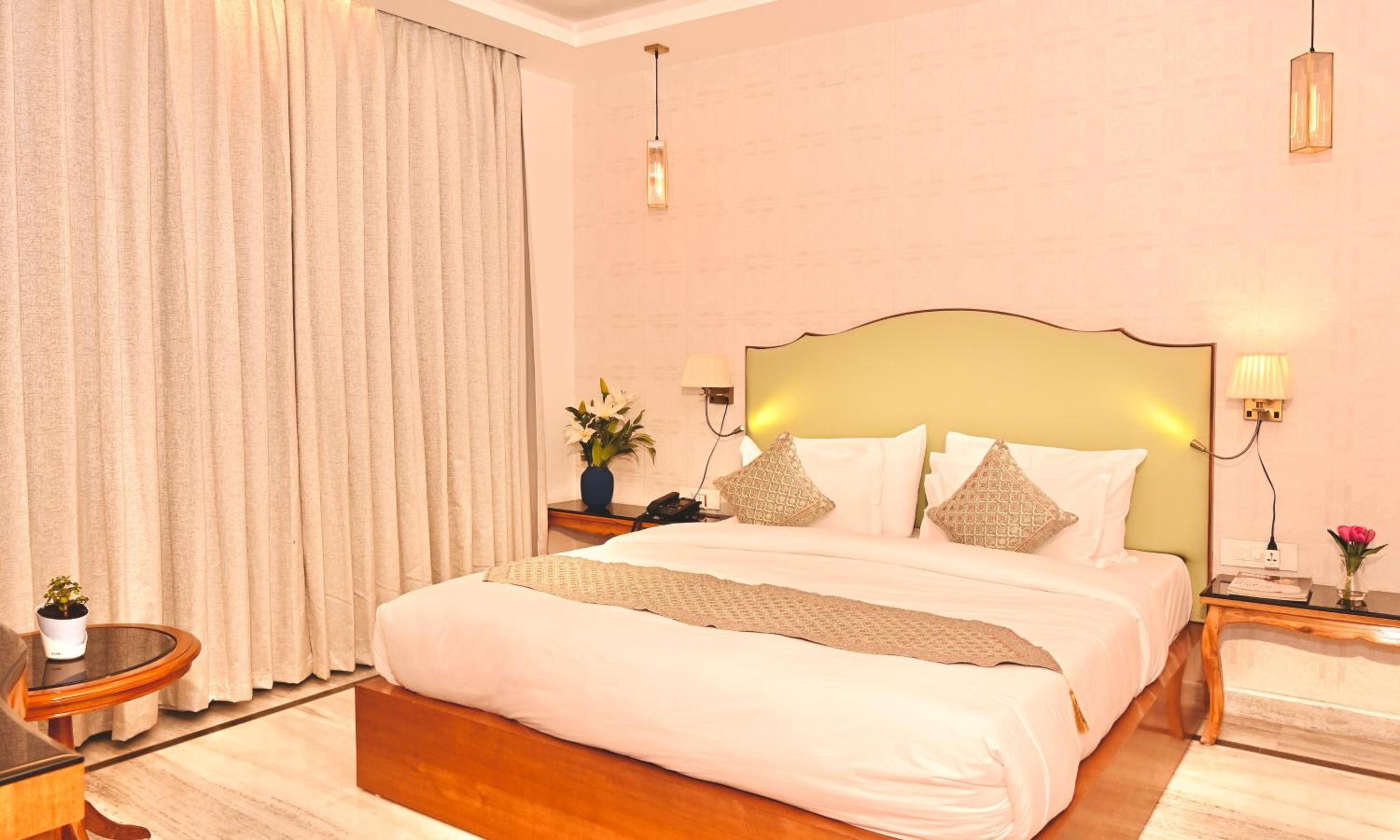 Deluxe Double Room with Balcony - Photo 1