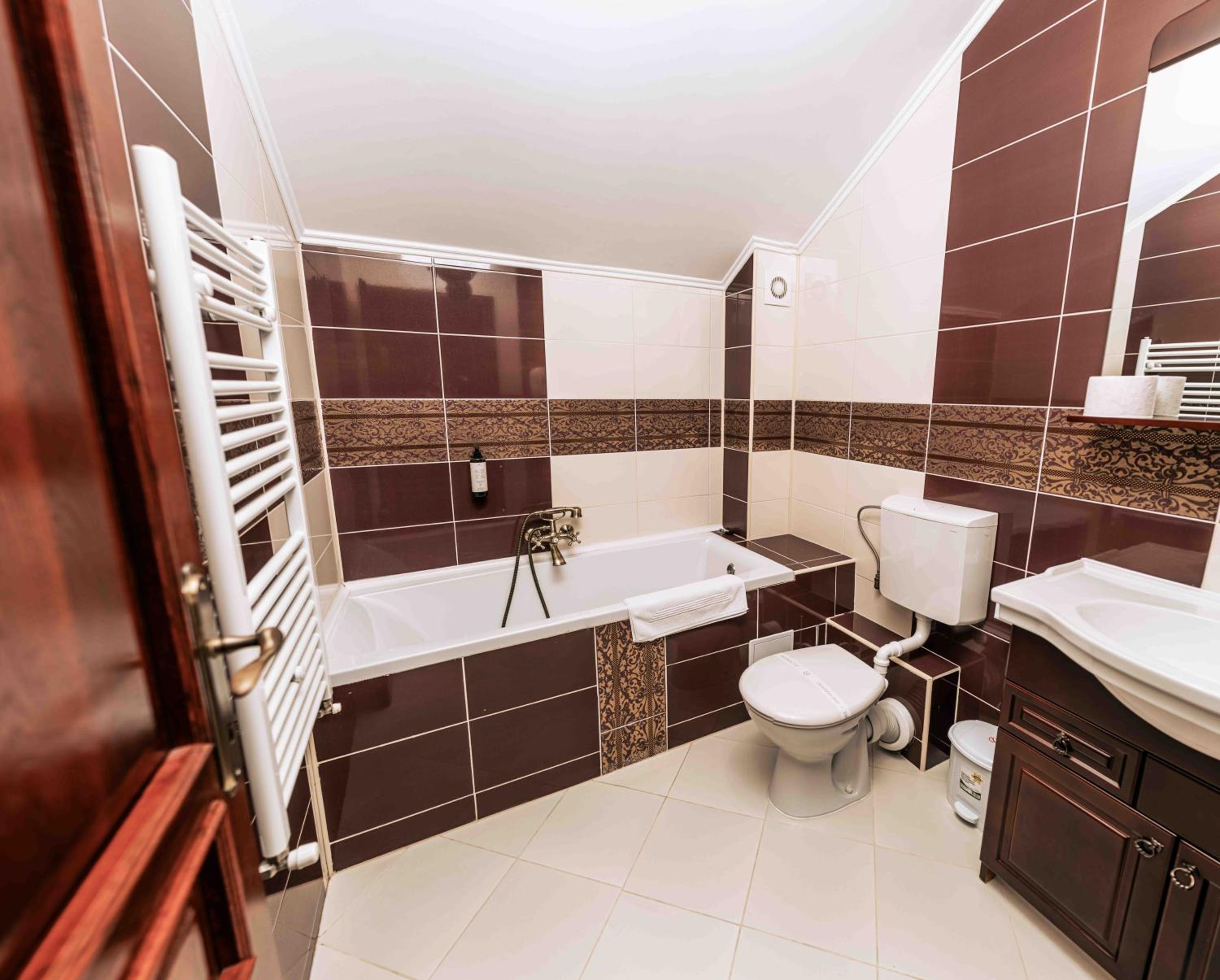 King Suite - Photo 3