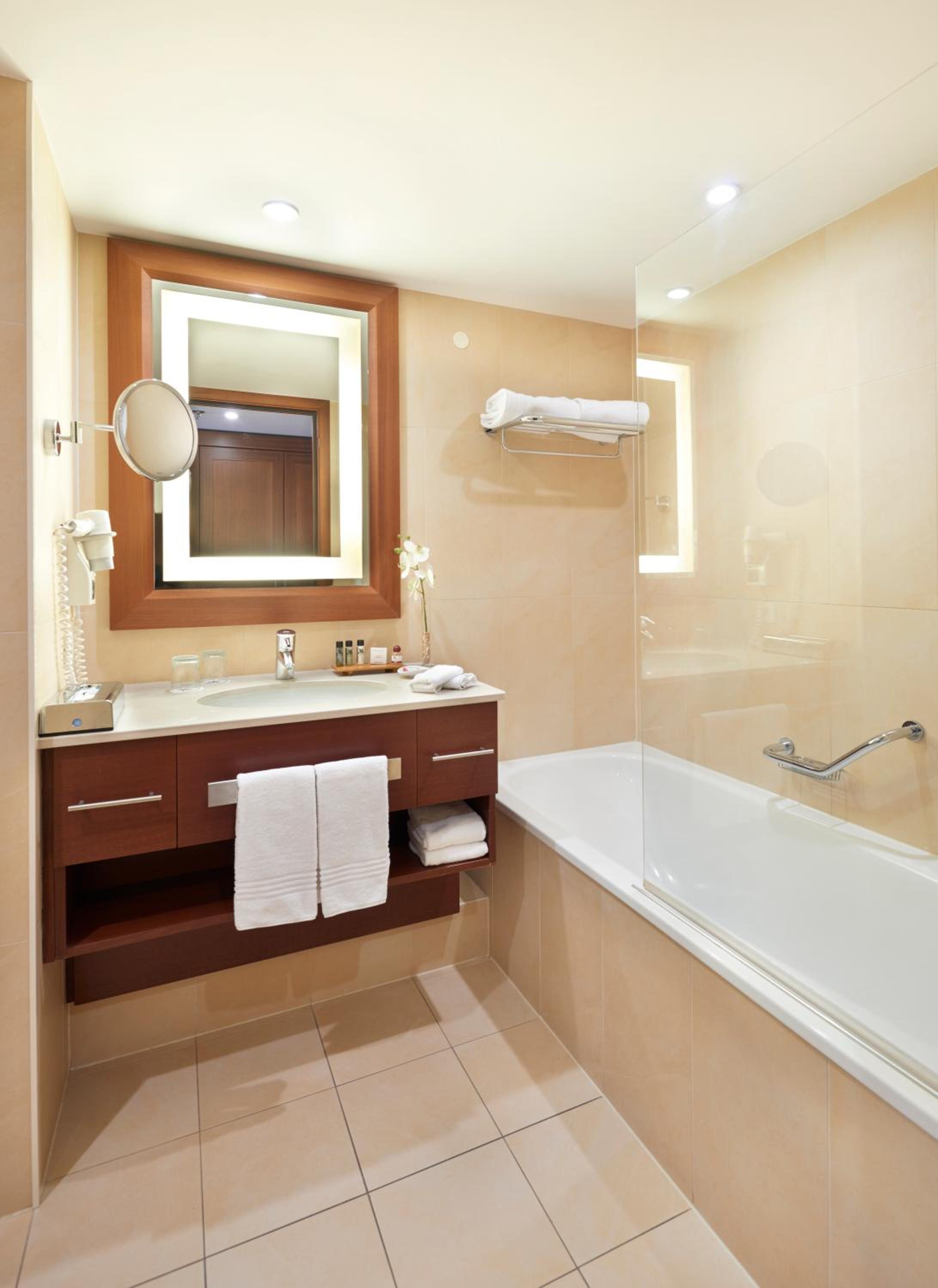 Junior Suite, 1 King photo 3
