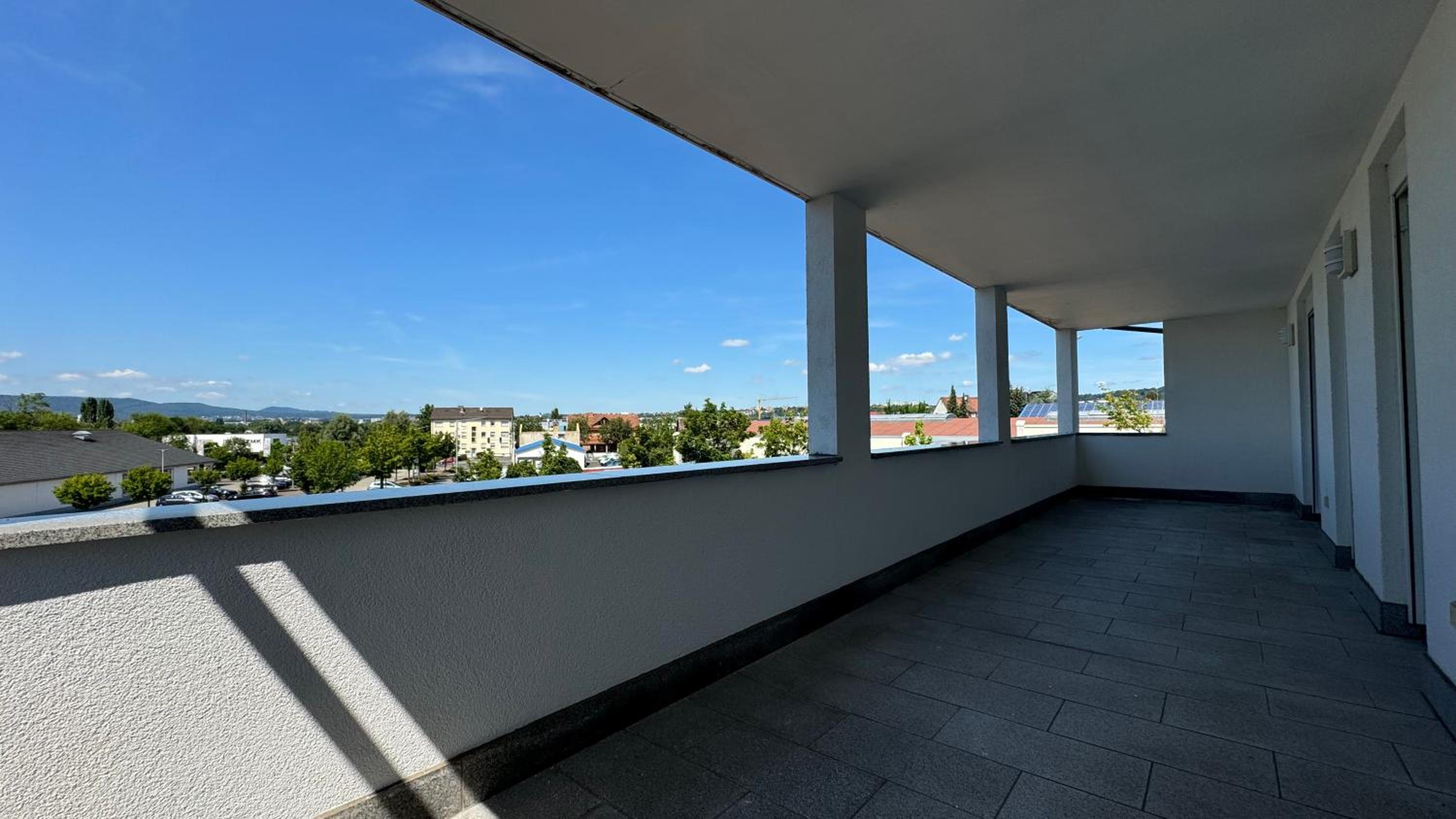 Three-Bedroom Apartment with Balcony photo 2