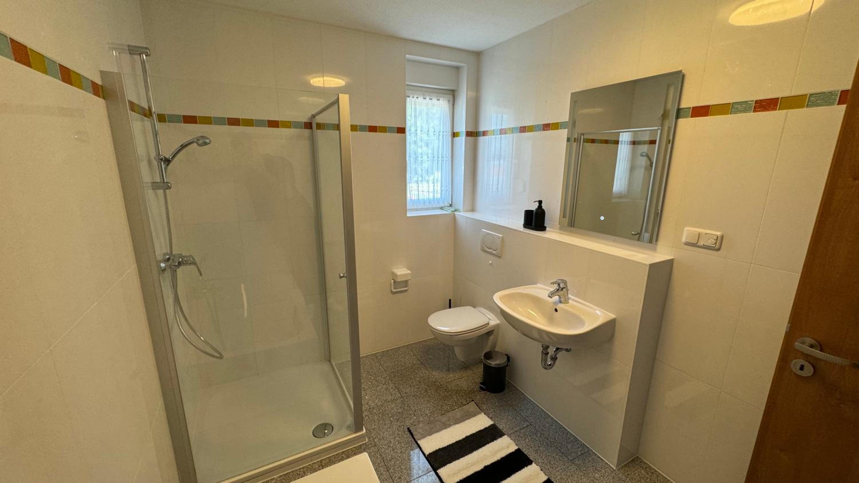 Three-Bedroom Apartment with Balcony photo 3