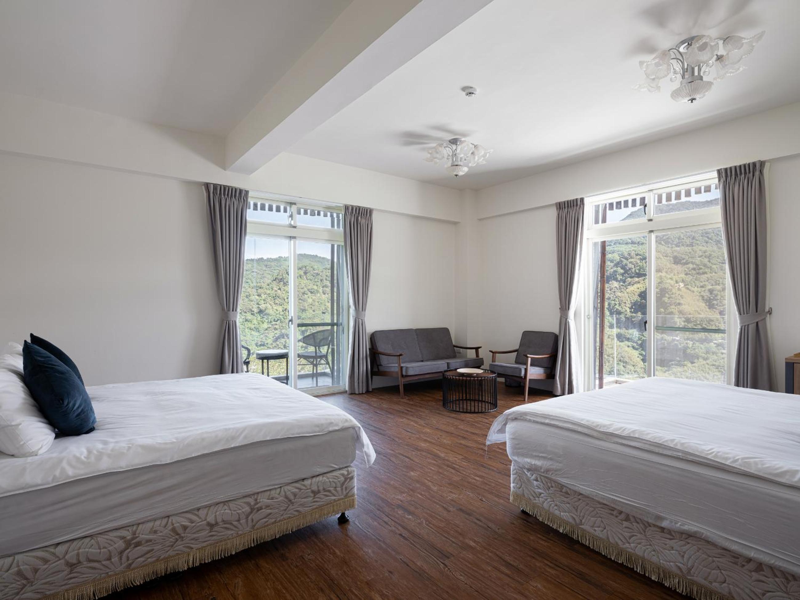 Quadruple Room with Lake View photo 3