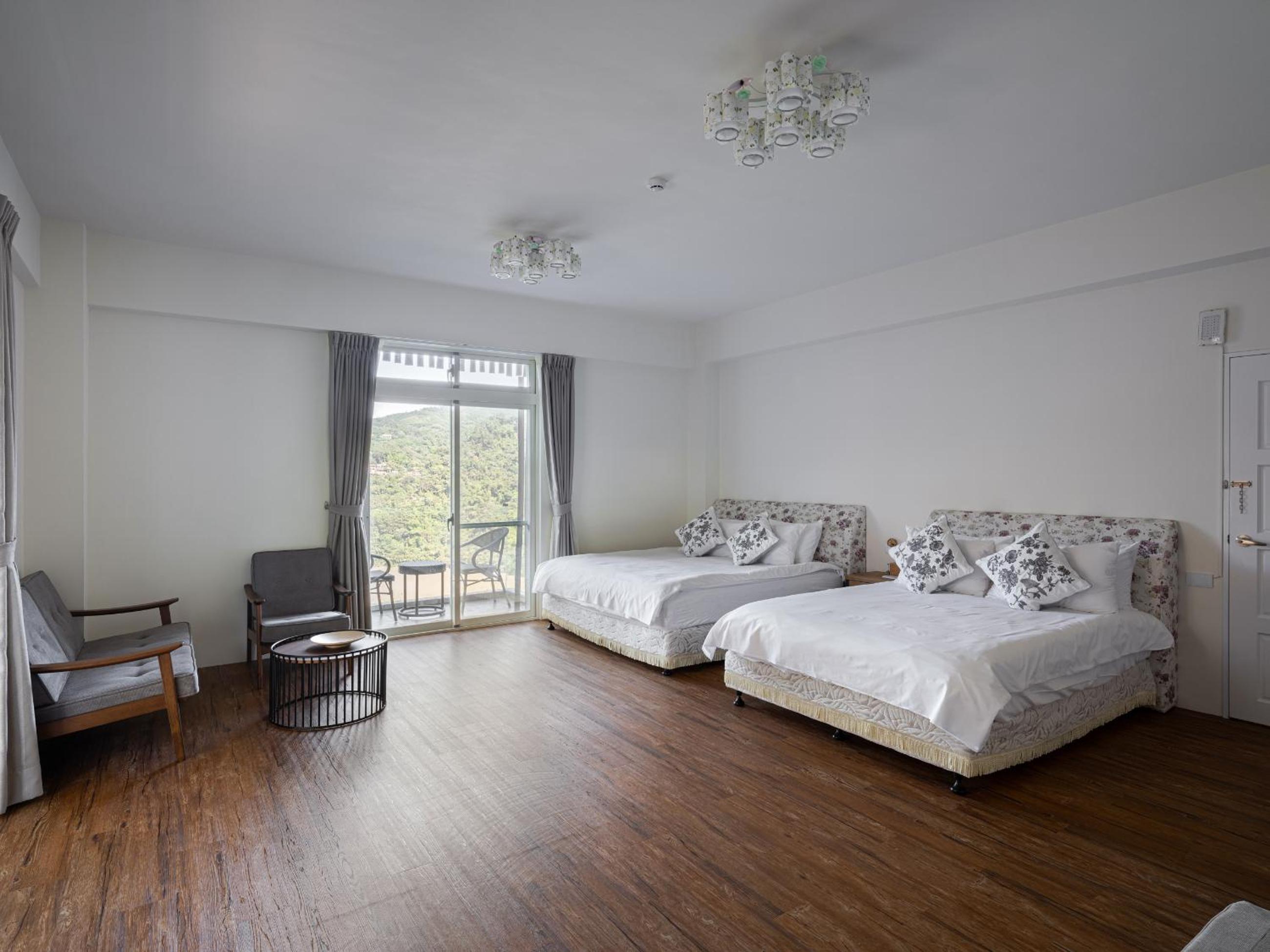 Quadruple Room with Lake View photo 3