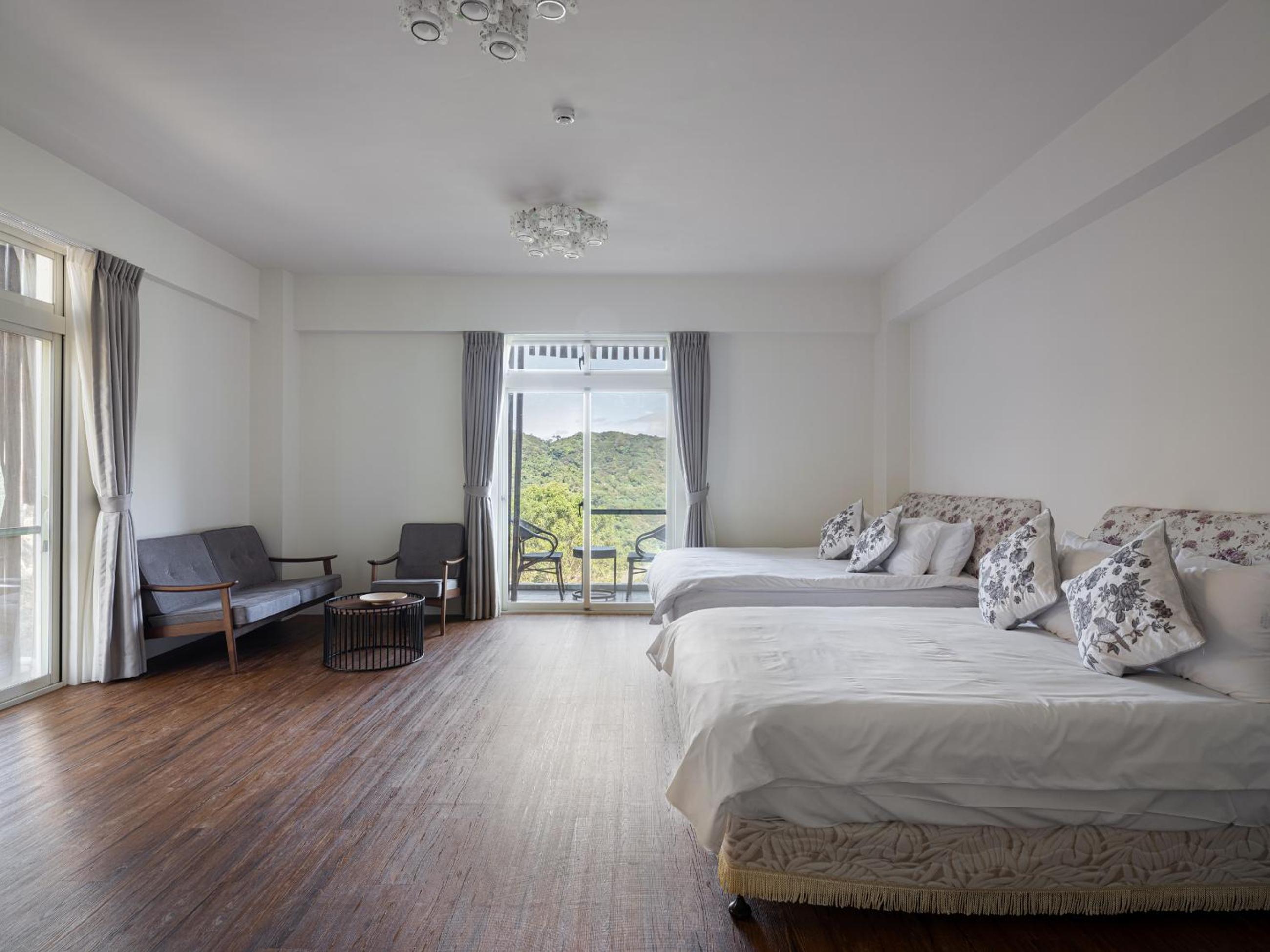 Quadruple Room with Lake View photo 1