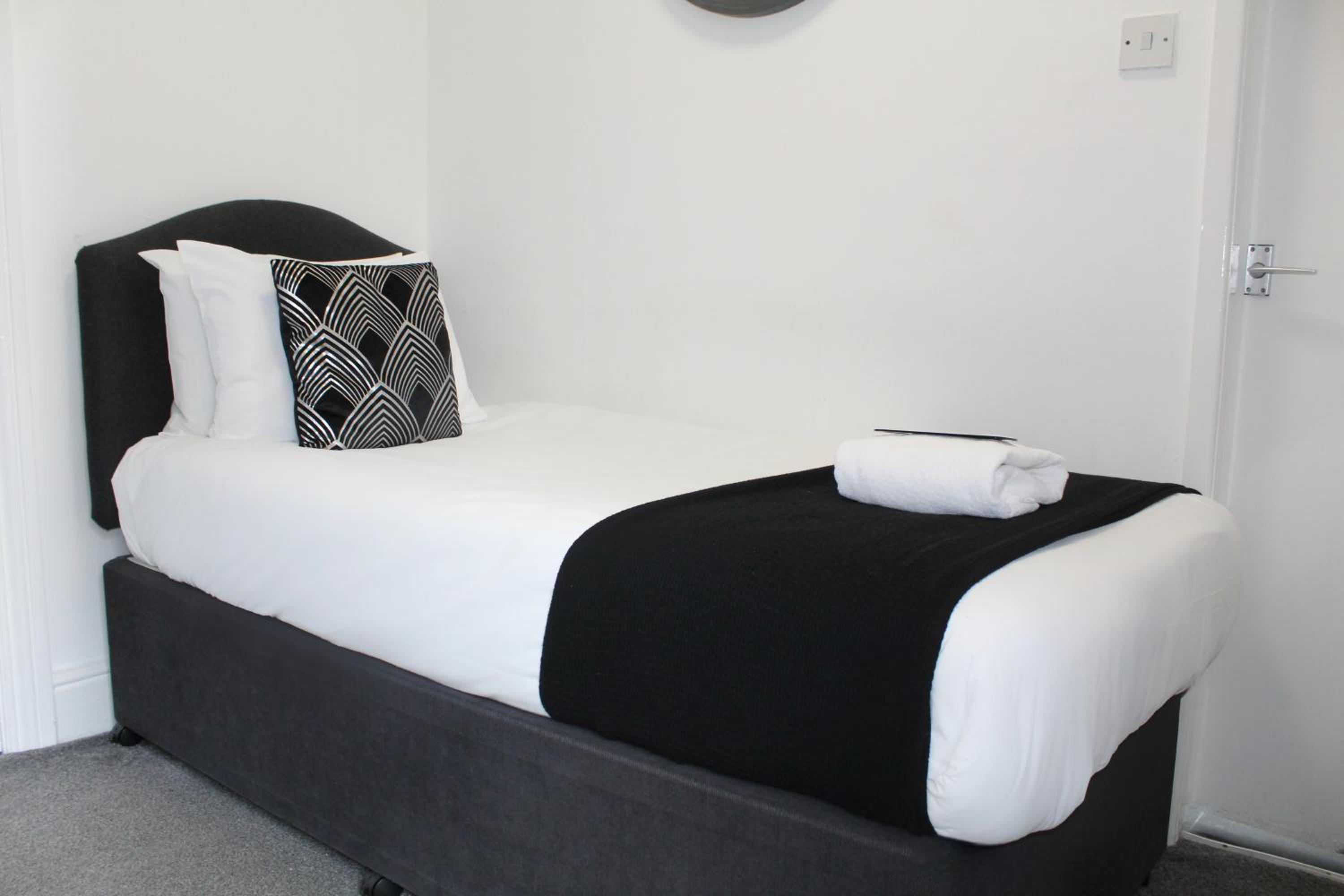 Single Room - Photo 5