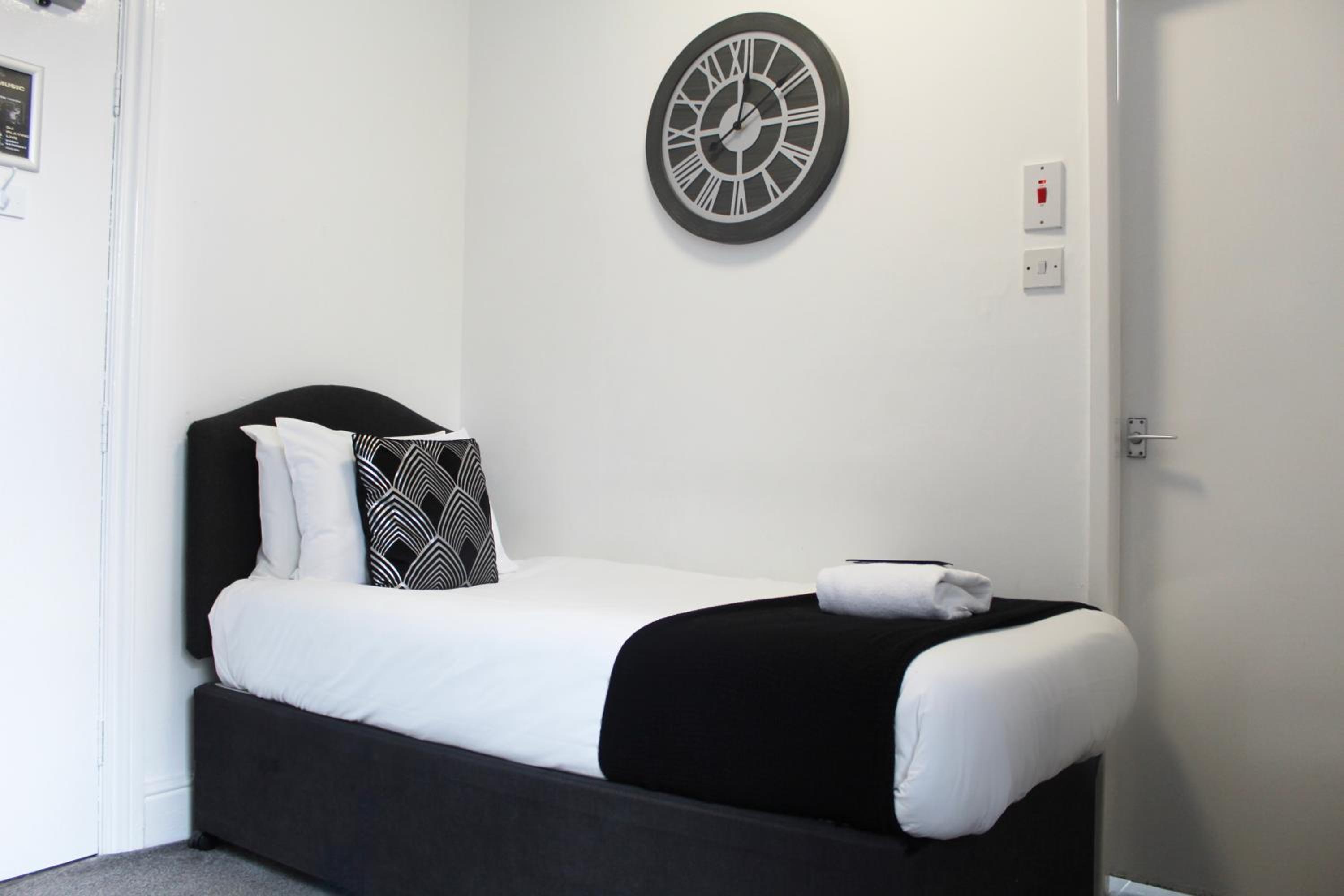 Single Room - Photo 6